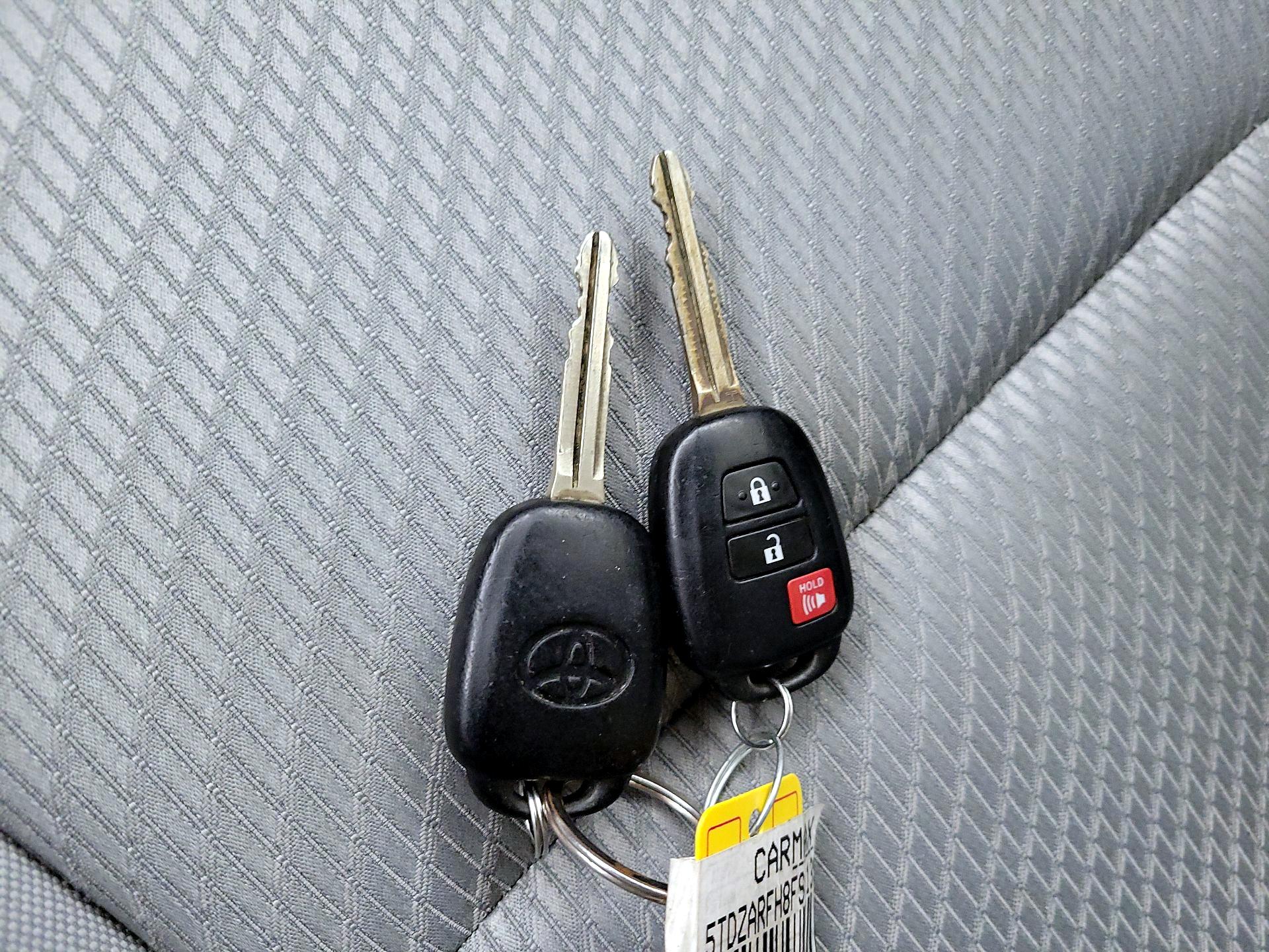 Thumbnail: 2015 Toyota Highlander - 18