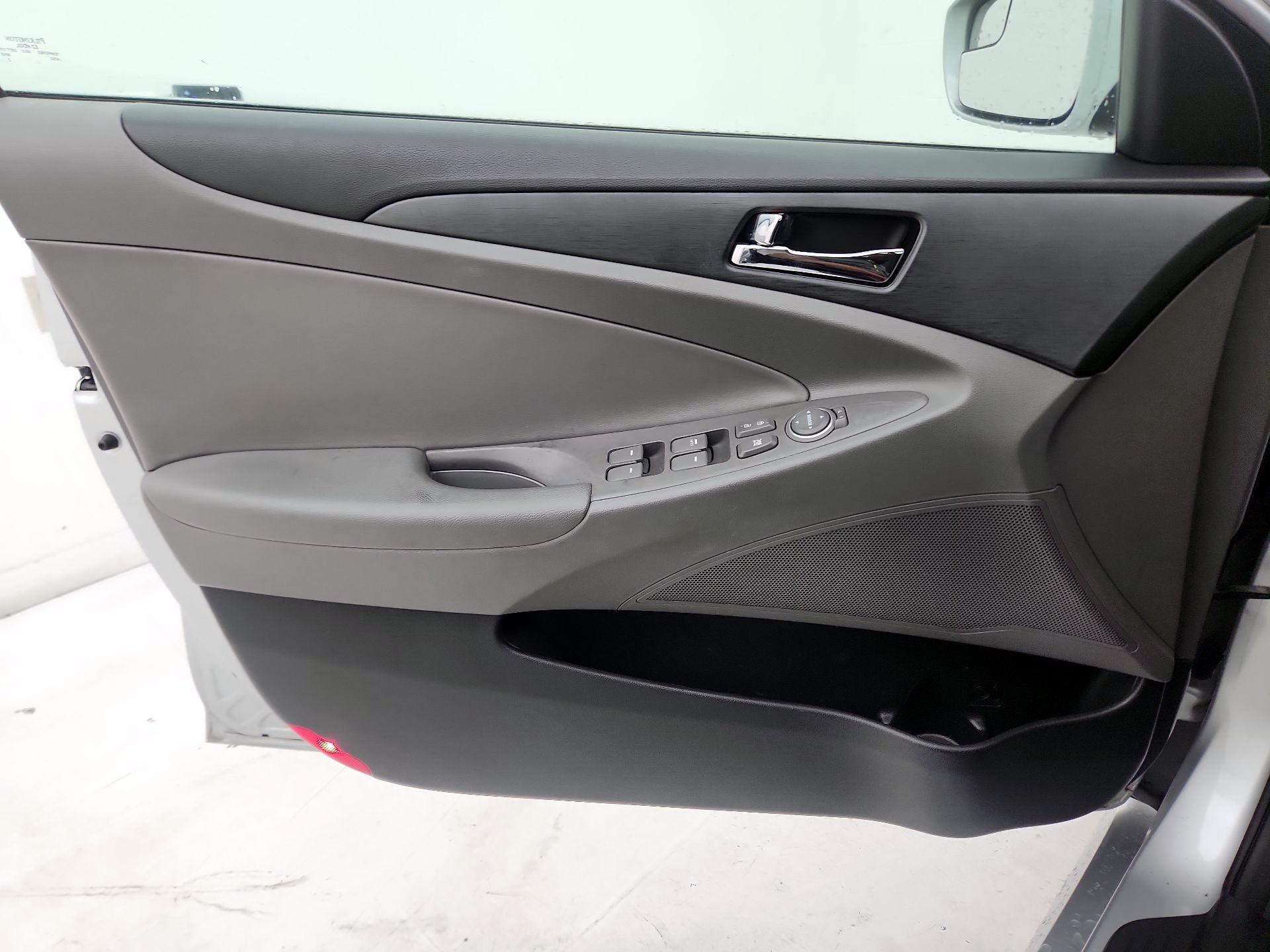 Thumbnail: 2014 Hyundai Sonata - 12