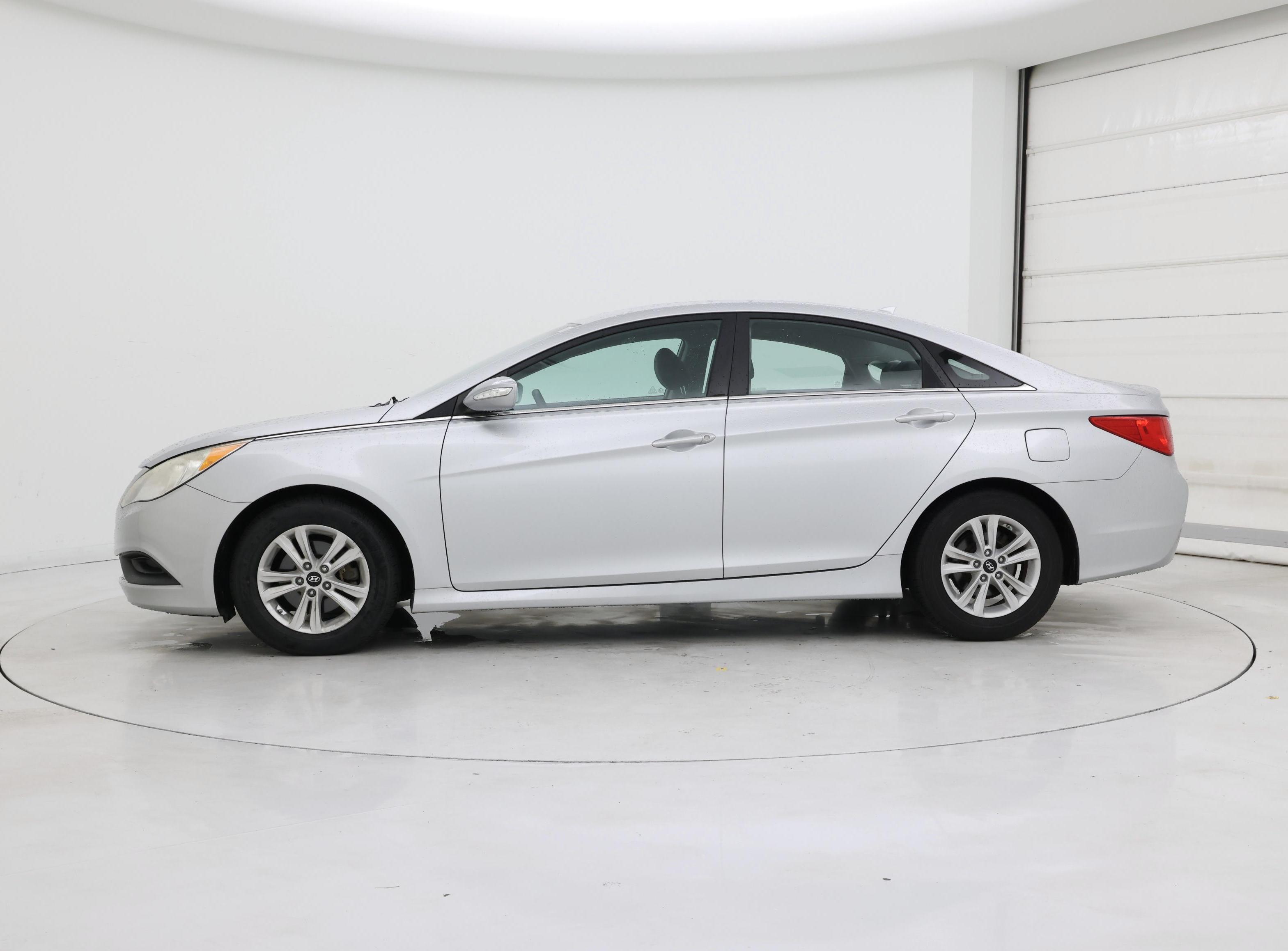 Thumbnail: 2014 Hyundai Sonata - 3