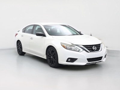 White 2017 Nissan Altima SR