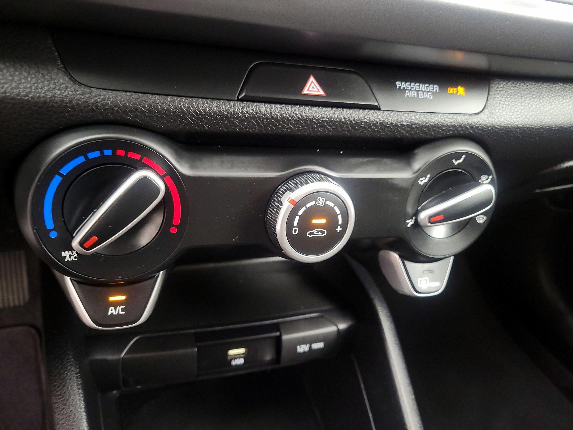 Thumbnail: 2018 Nissan Kicks - 14