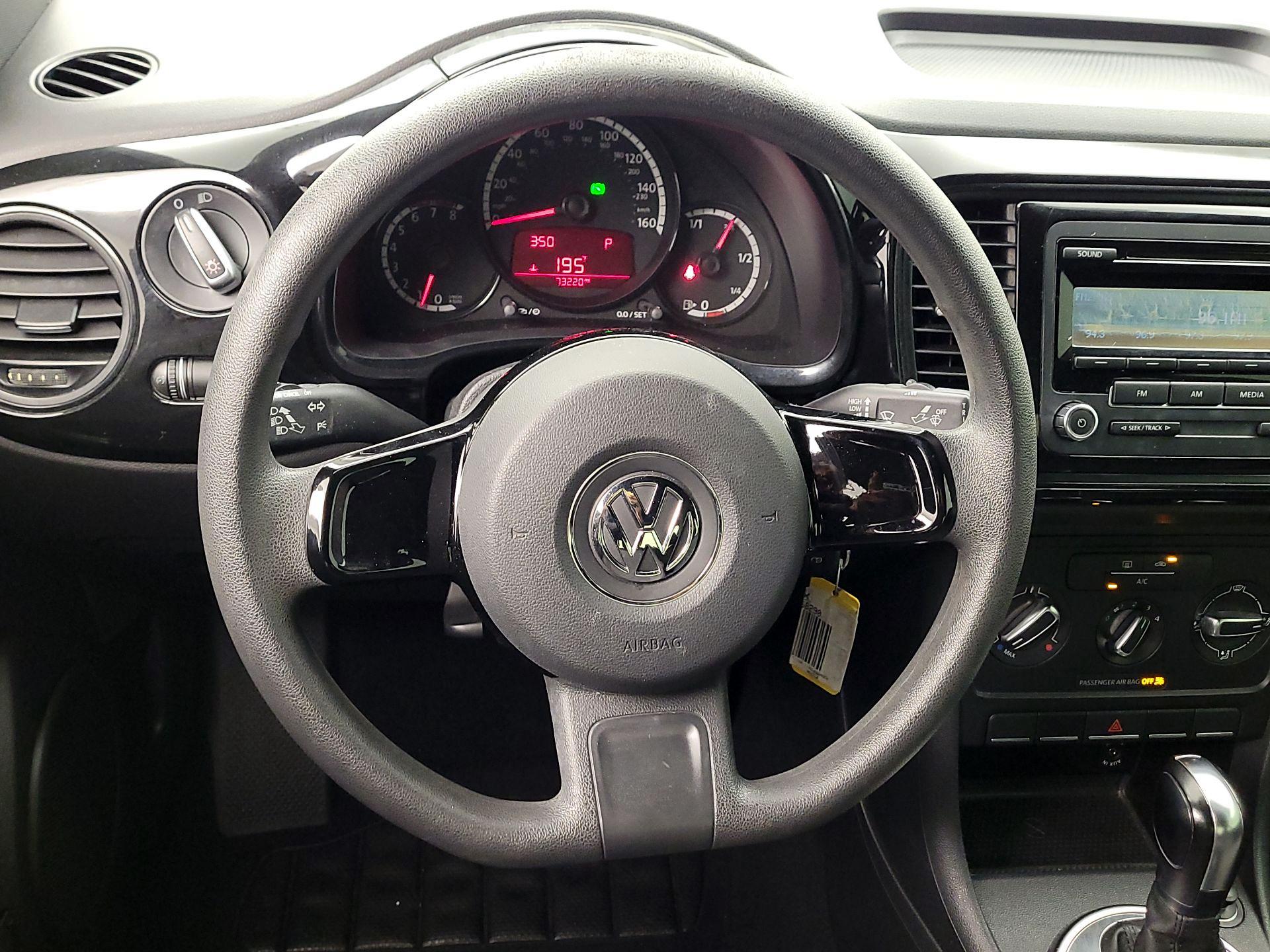 Thumbnail: 2014 Volkswagen Beetle - 10