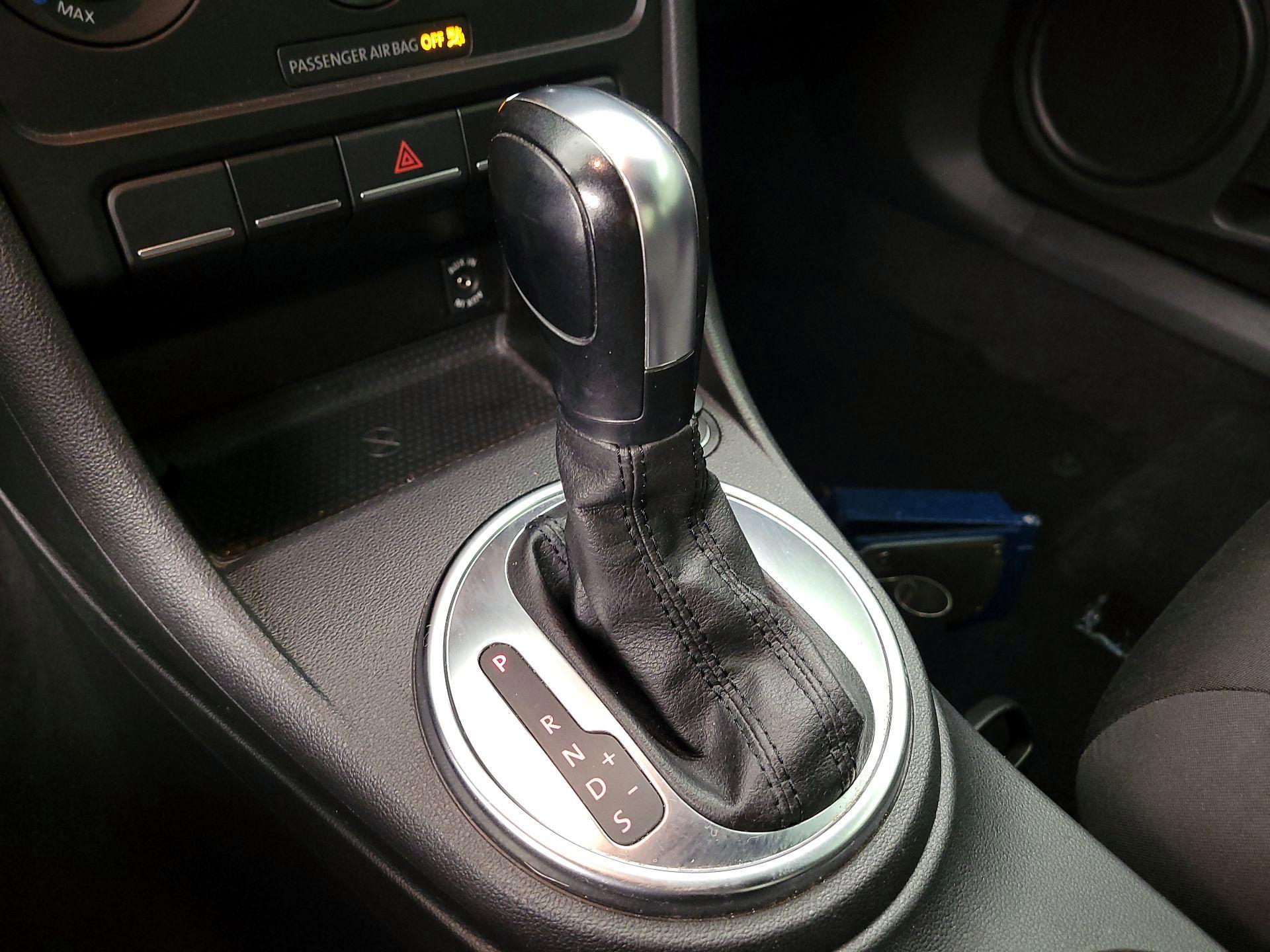 Thumbnail: 2014 Volkswagen Beetle - 15