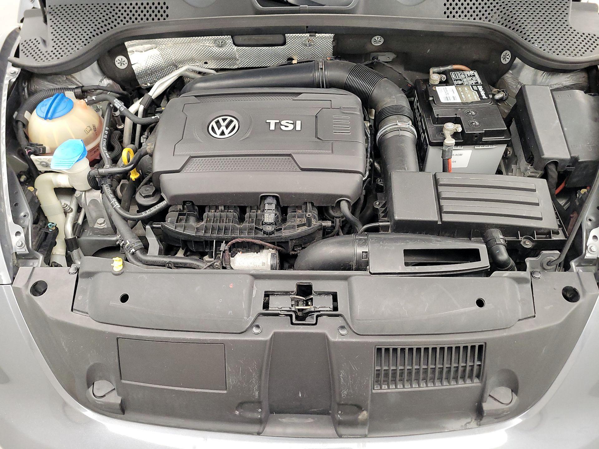 Thumbnail: 2014 Volkswagen Beetle - 18