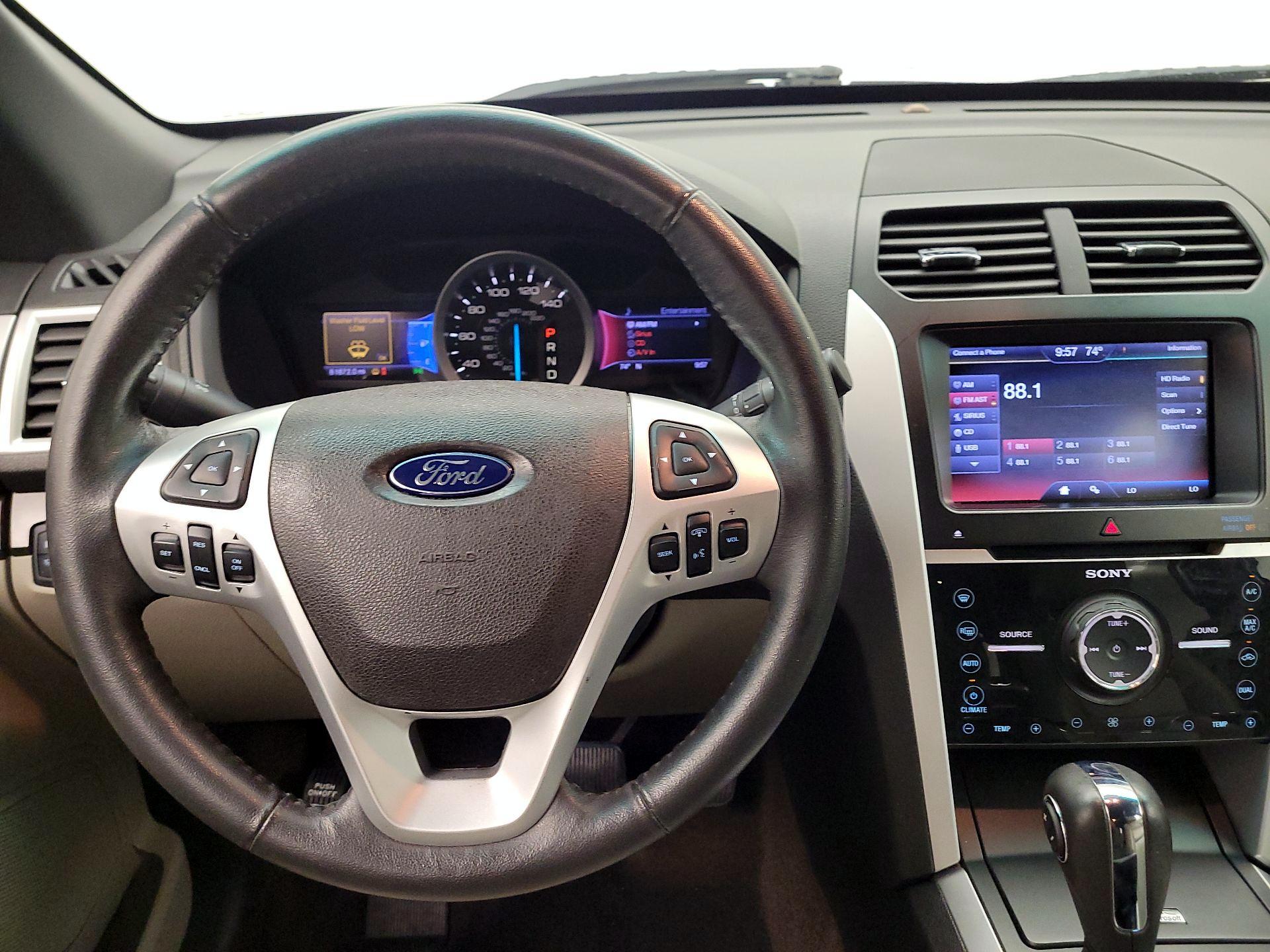 Thumbnail: 2013 Ford Explorer - 10