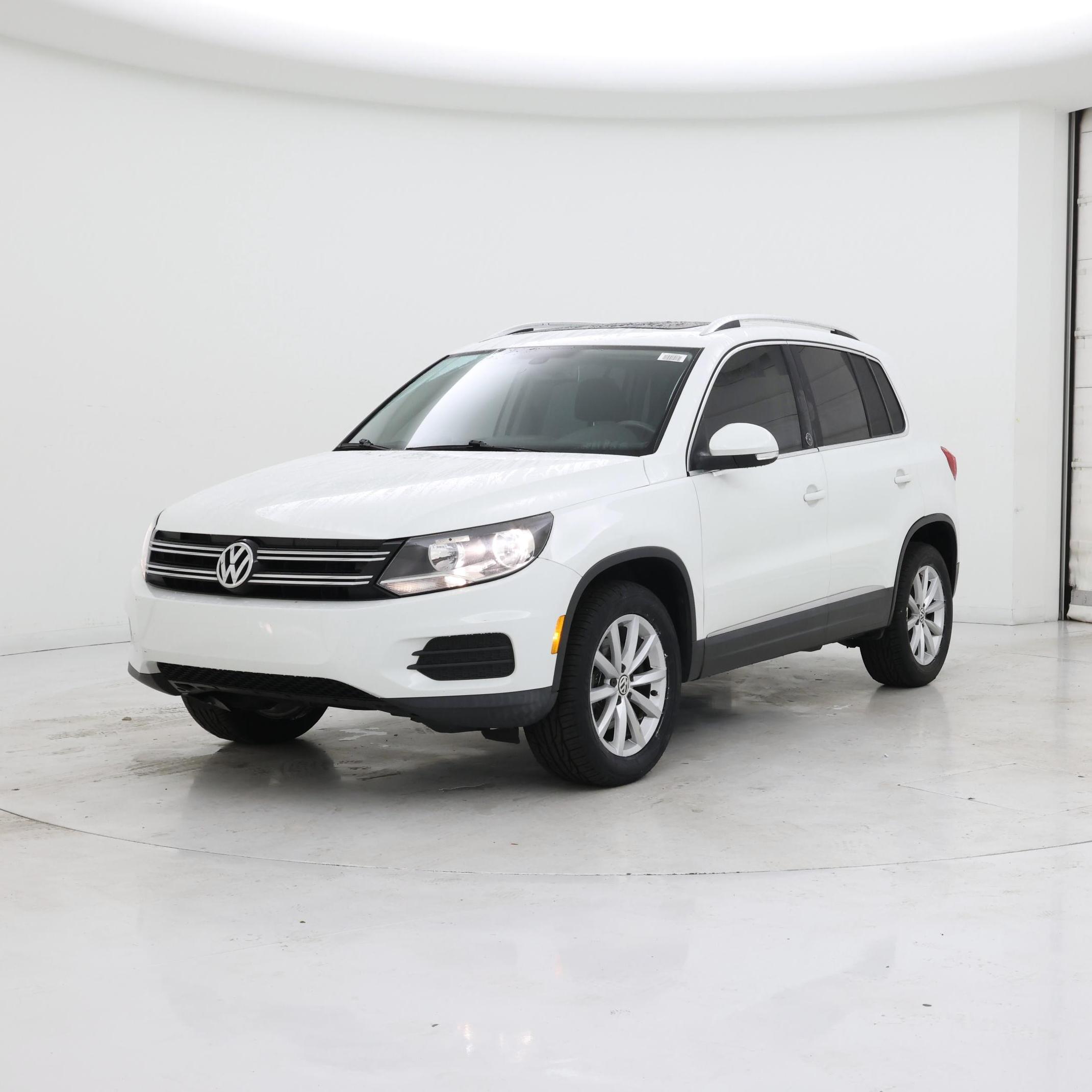 Thumbnail: 2017 Volkswagen Tiguan - 4