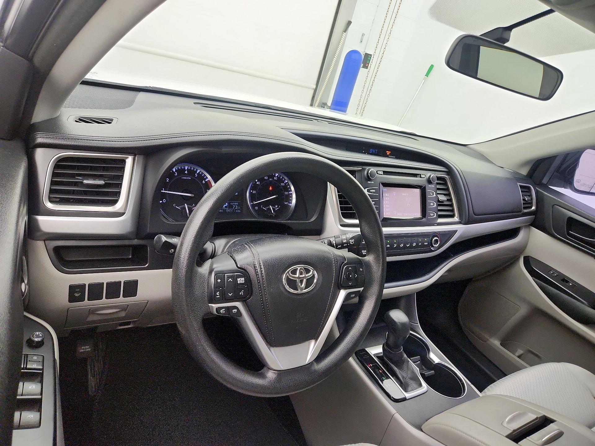 Thumbnail: 2015 Toyota Highlander - 9