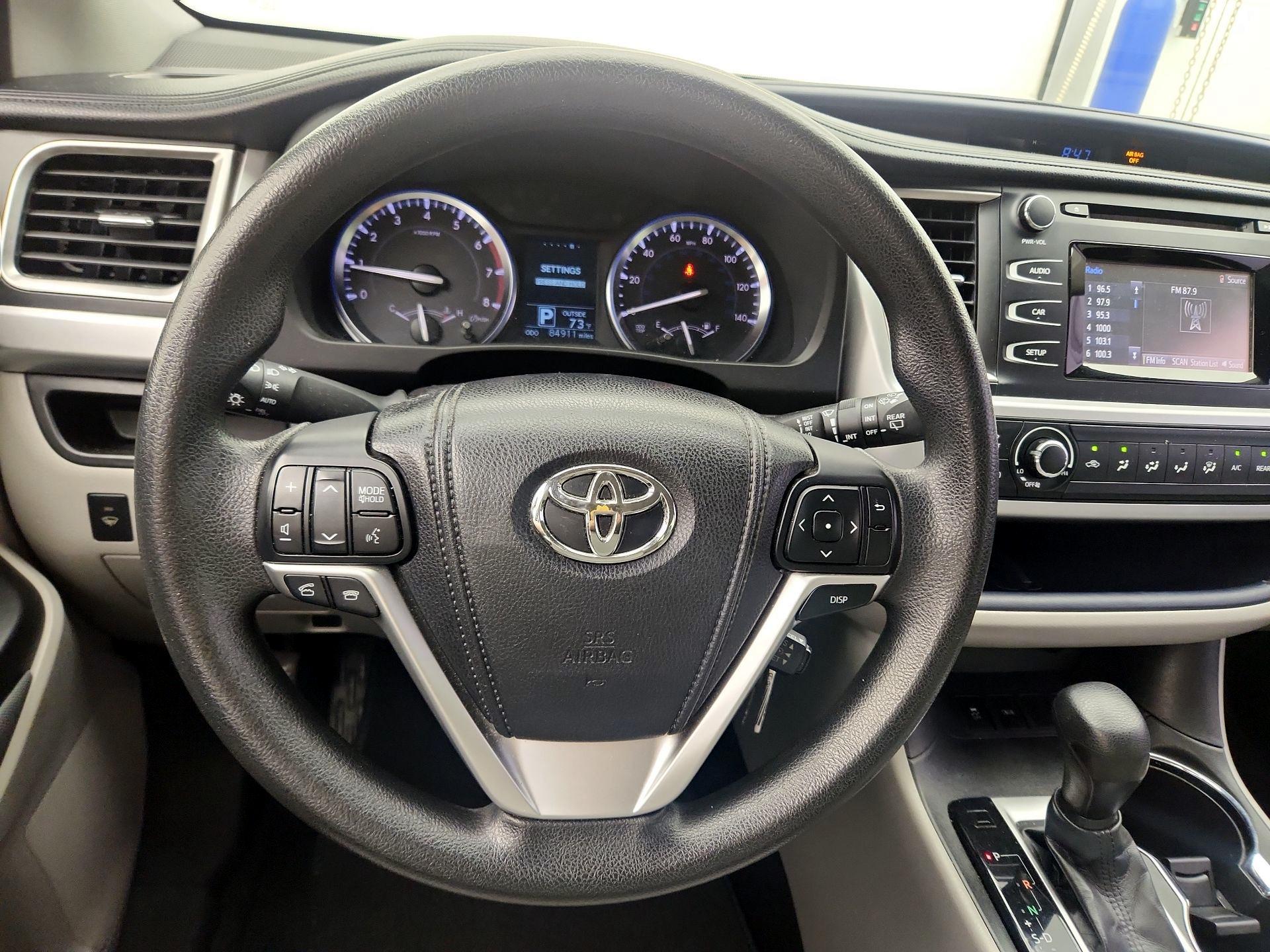 Thumbnail: 2015 Toyota Highlander - 10