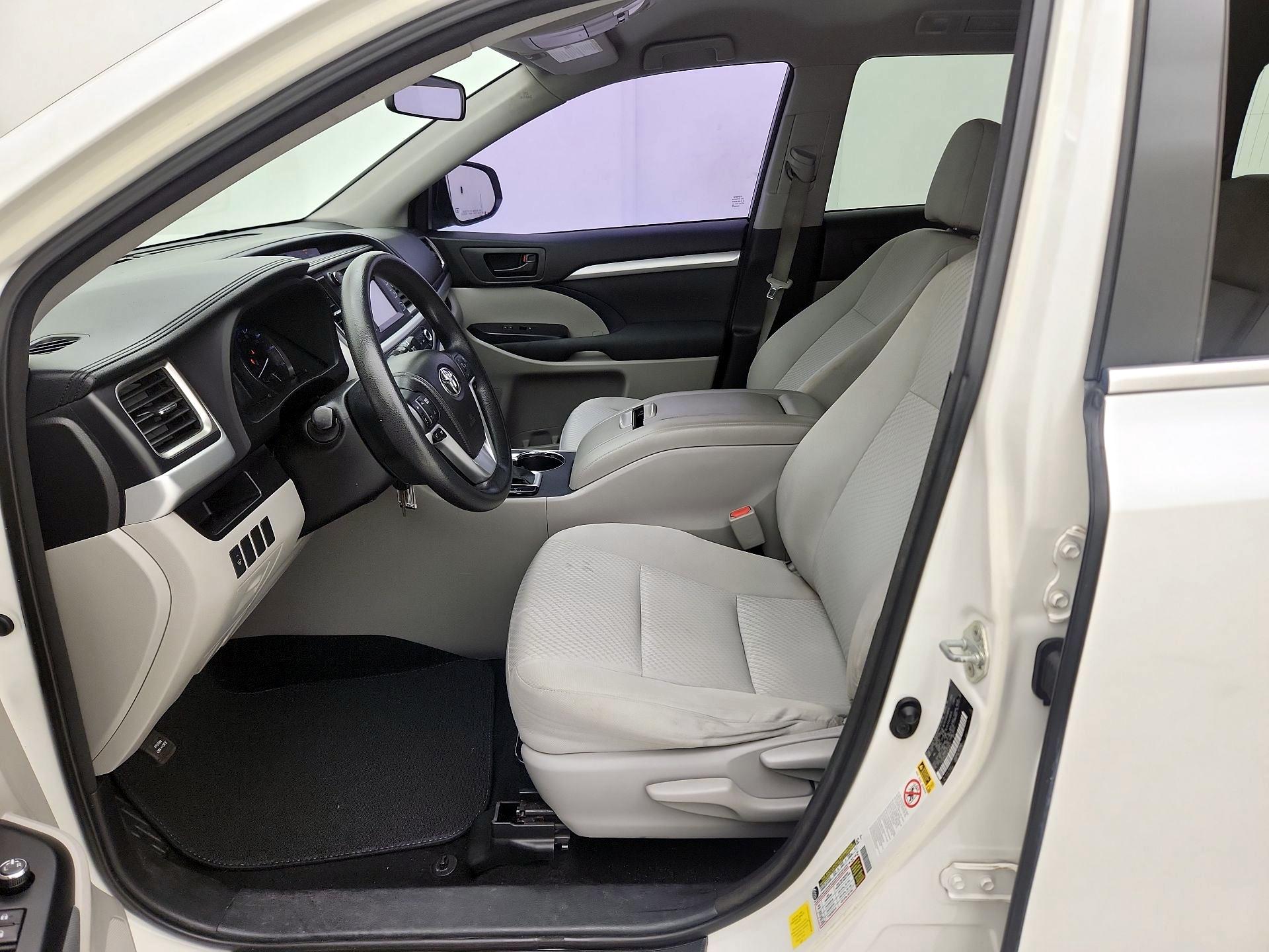 Thumbnail: 2015 Toyota Highlander - 11
