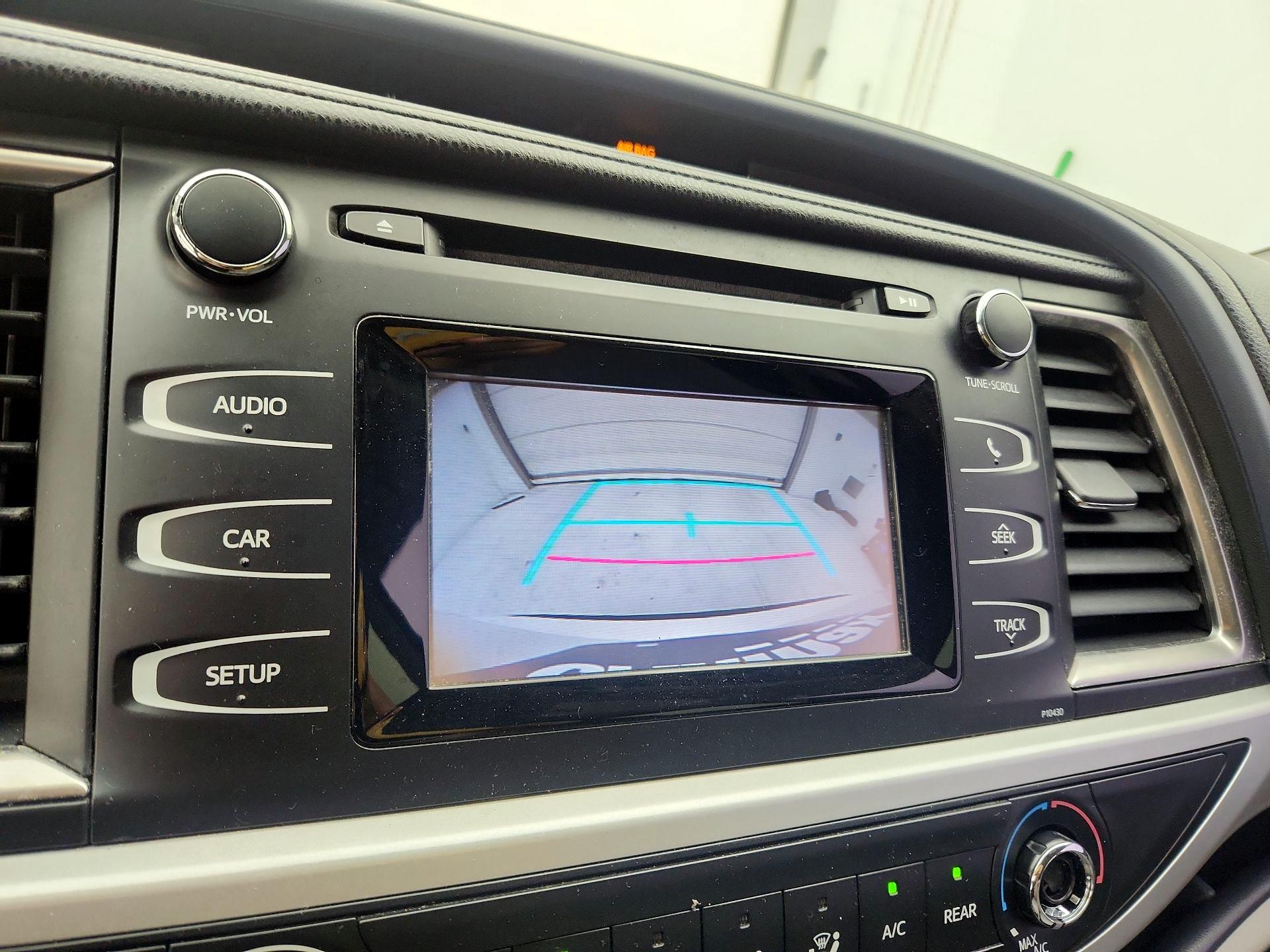 Thumbnail: 2015 Toyota Highlander - 14