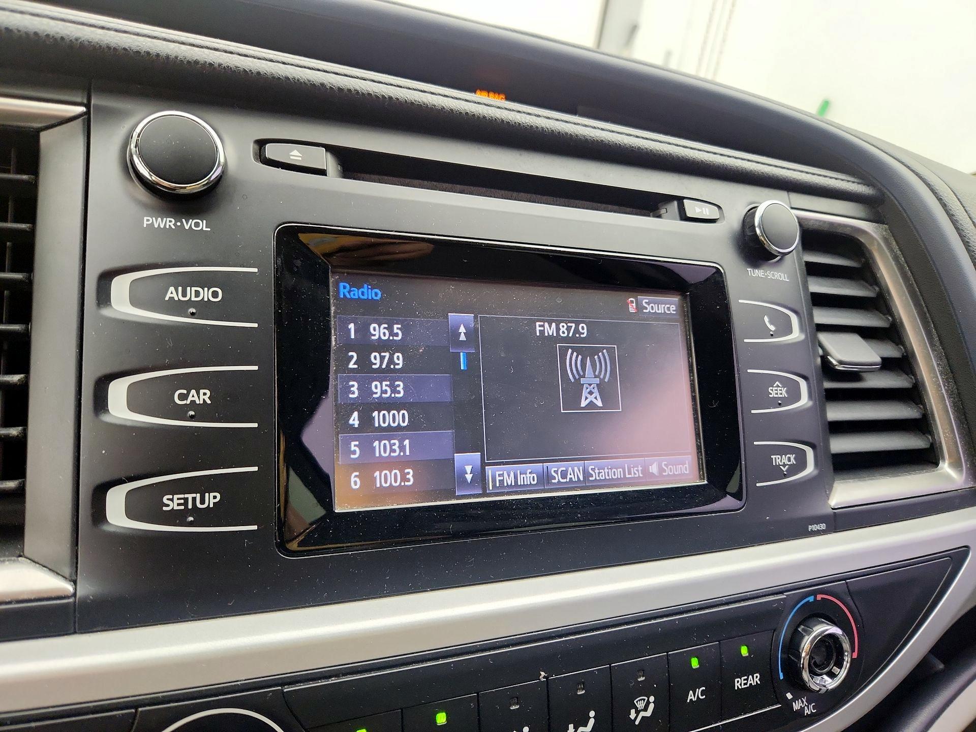 Thumbnail: 2015 Toyota Highlander - 15