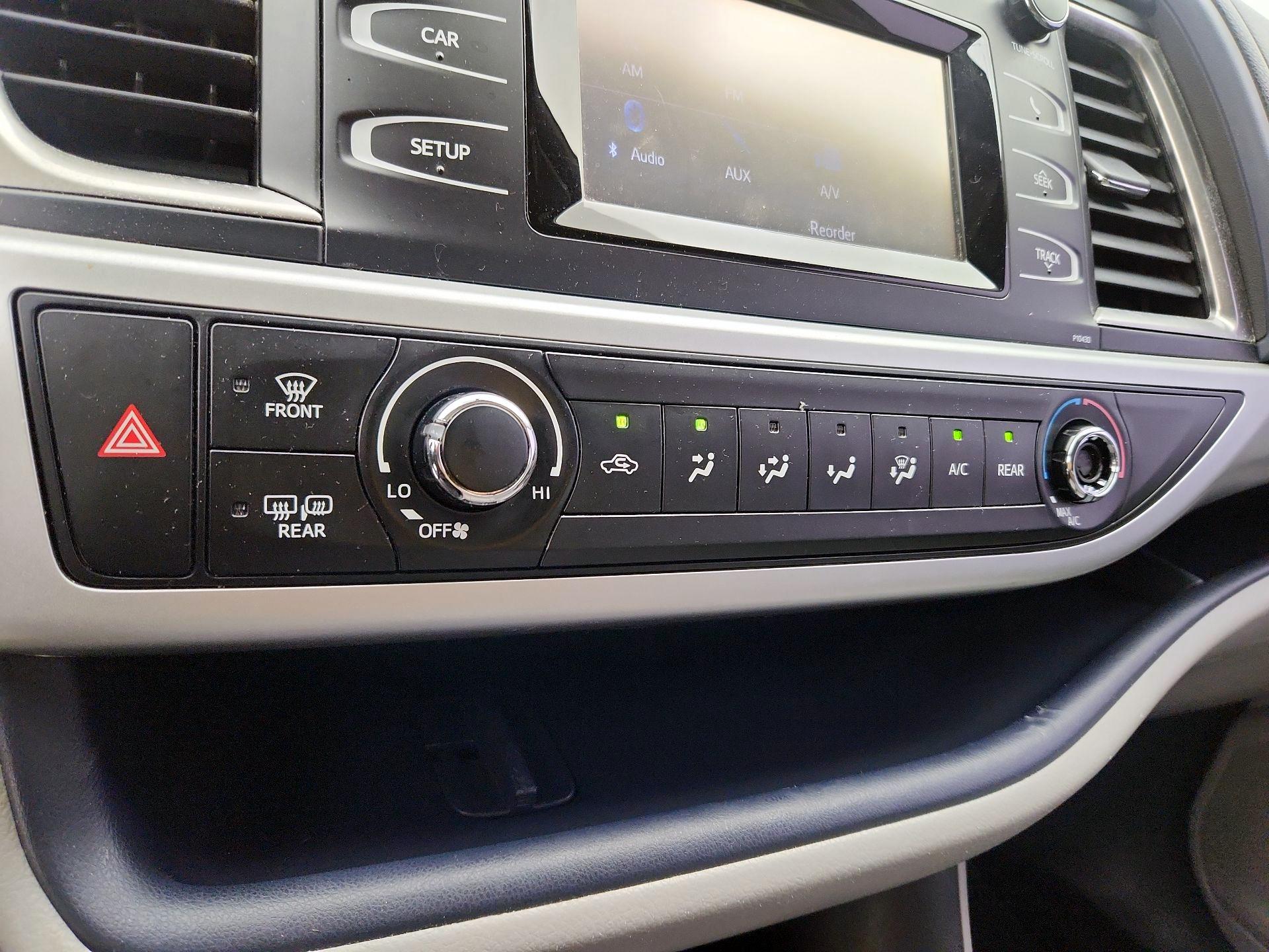 Thumbnail: 2015 Toyota Highlander - 16