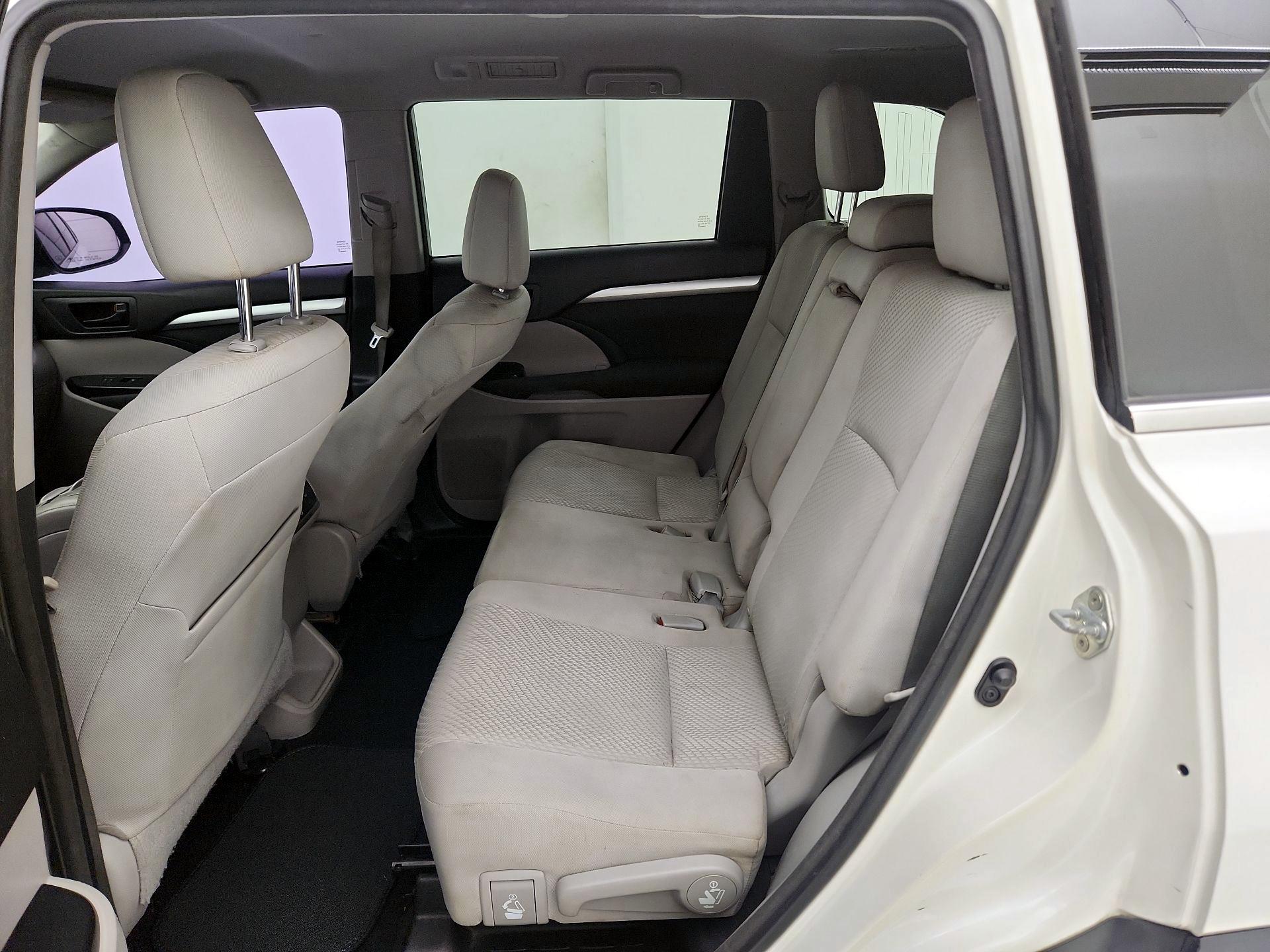 Thumbnail: 2015 Toyota Highlander - 19