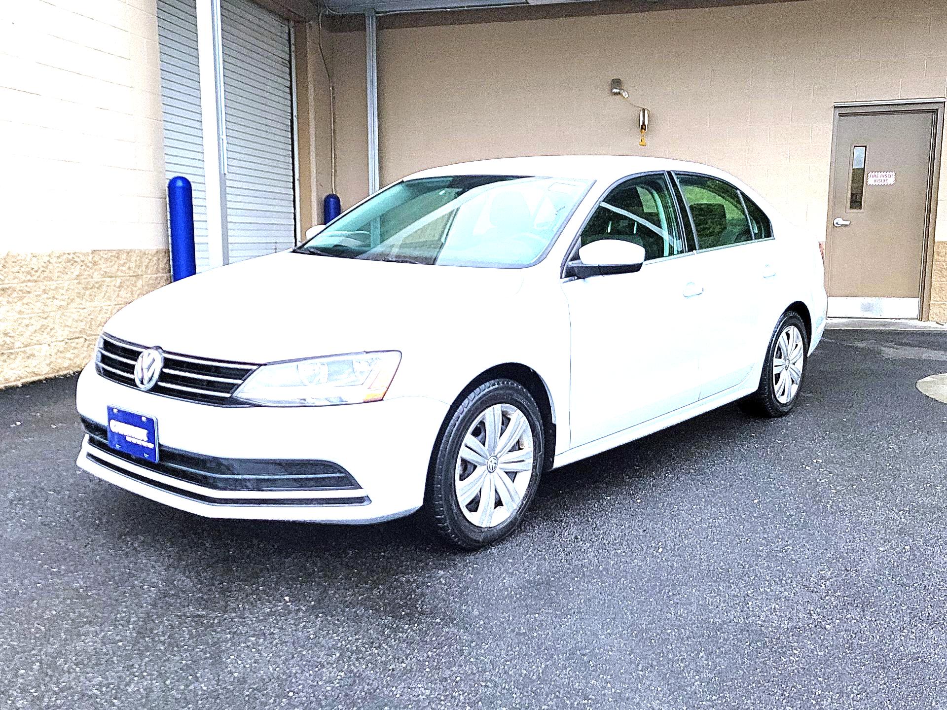 Thumbnail: 2017 Volkswagen Jetta - 3