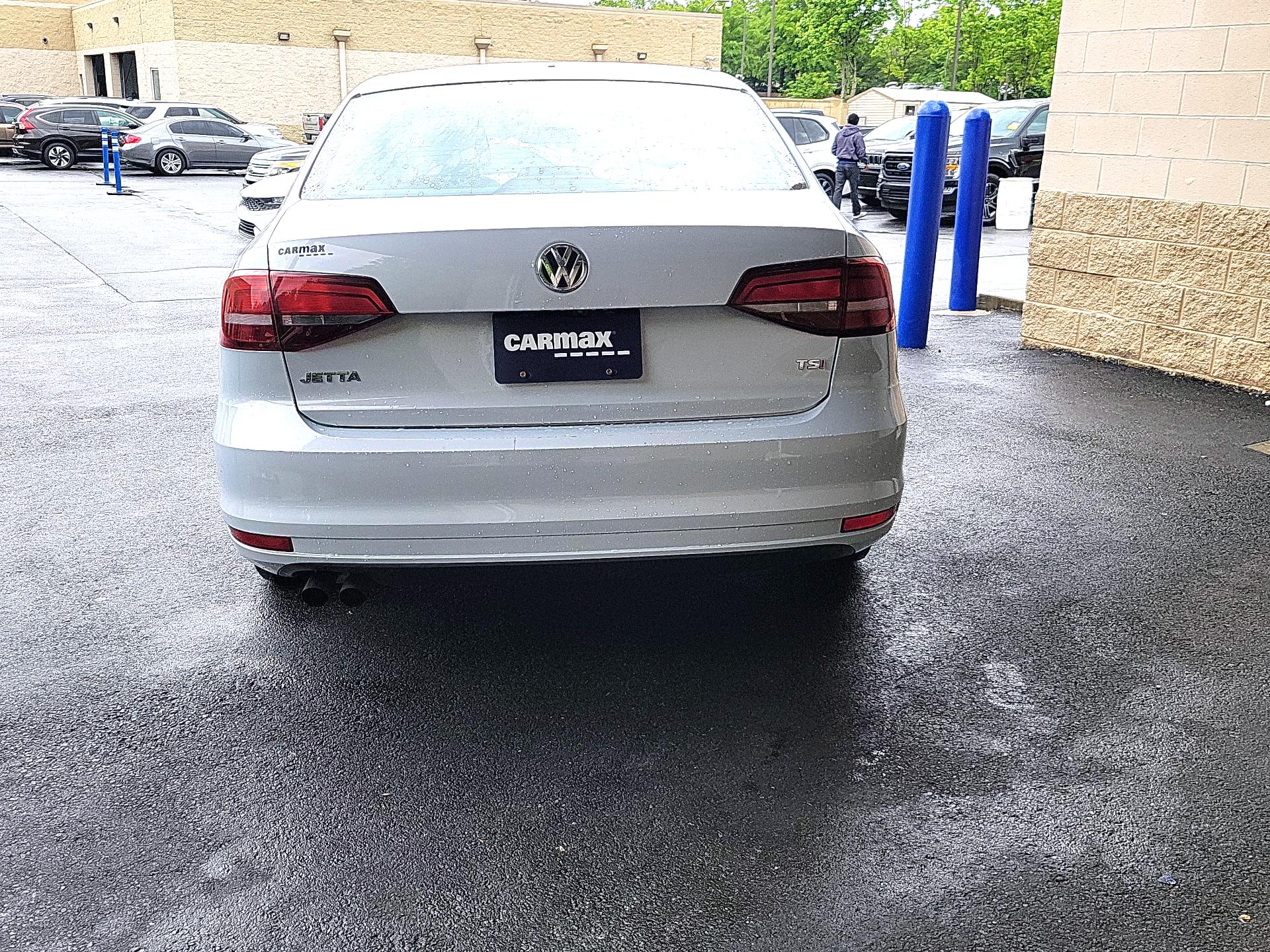 Thumbnail: 2017 Volkswagen Jetta - 6