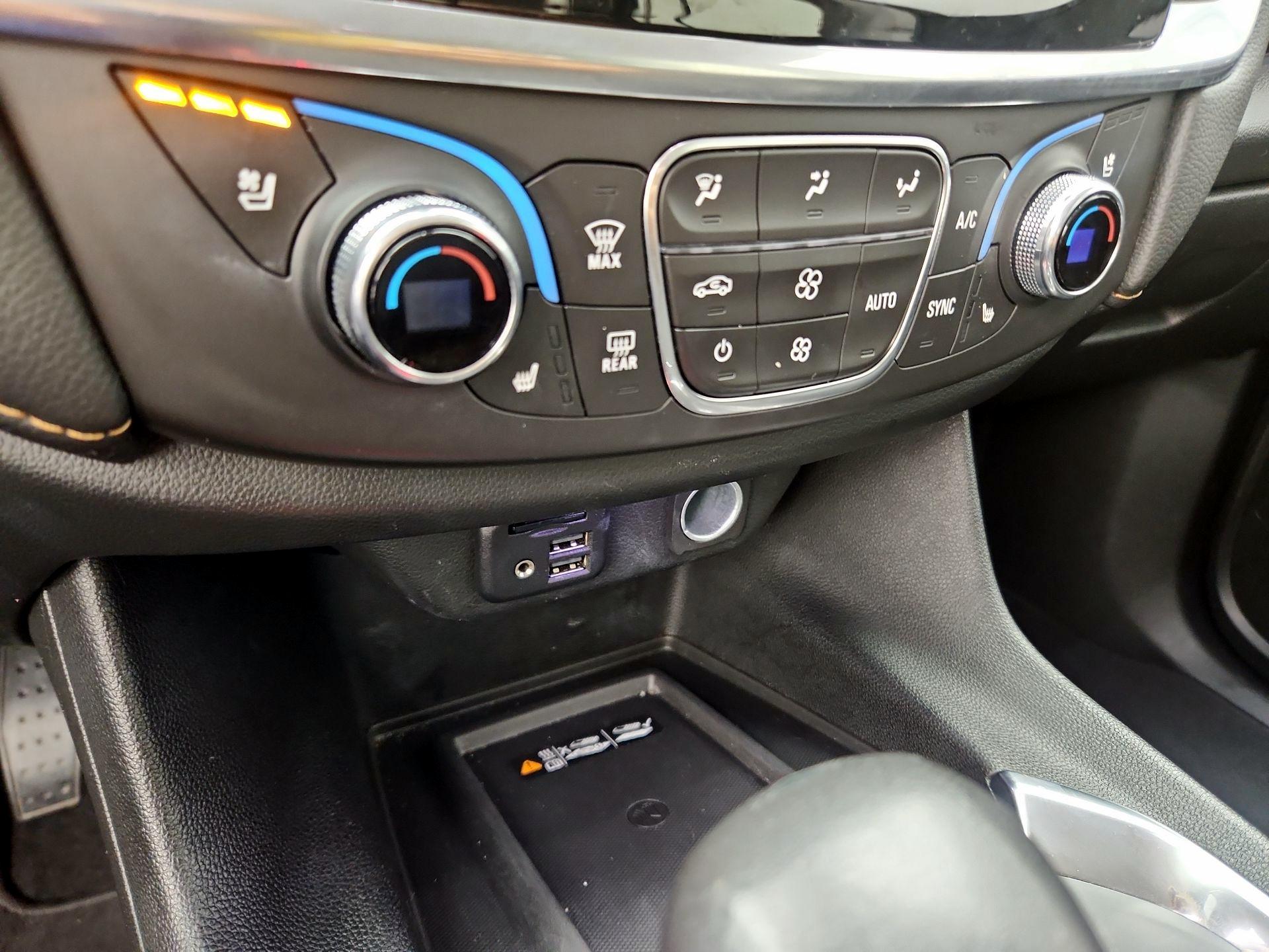 Thumbnail: 2021 Chevrolet Traverse - 16