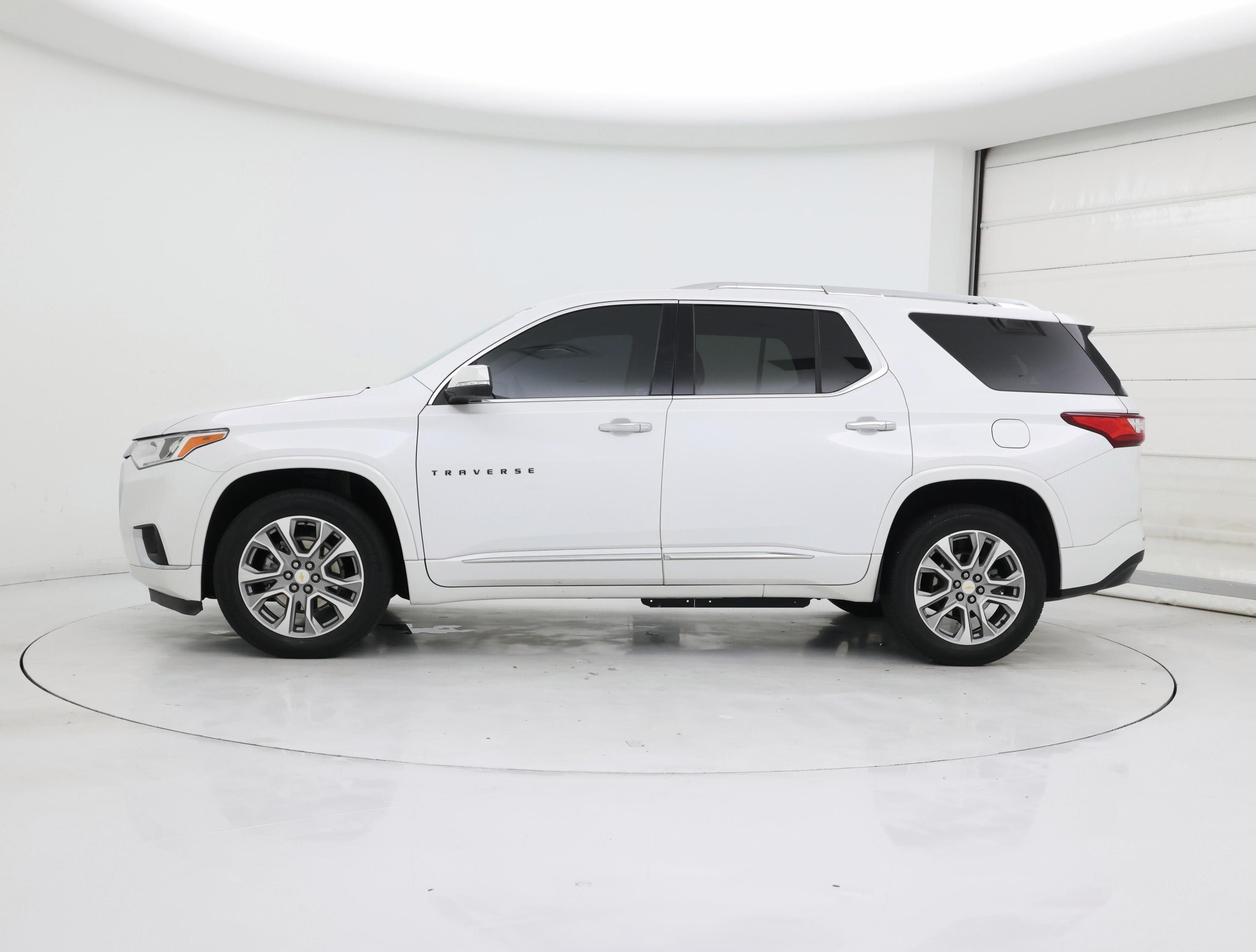 Thumbnail: 2021 Chevrolet Traverse - 3