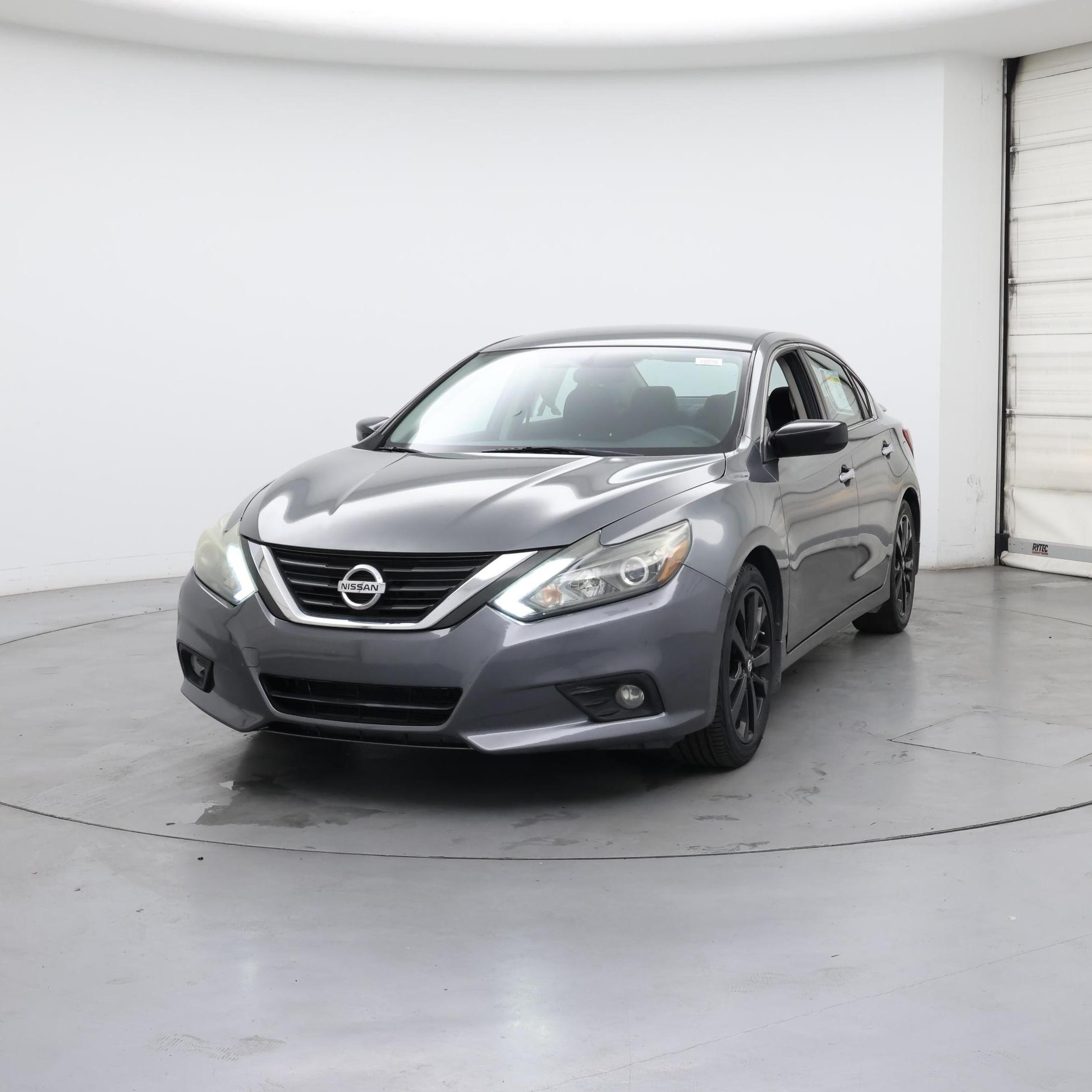Thumbnail: 2017 Nissan Altima - 4