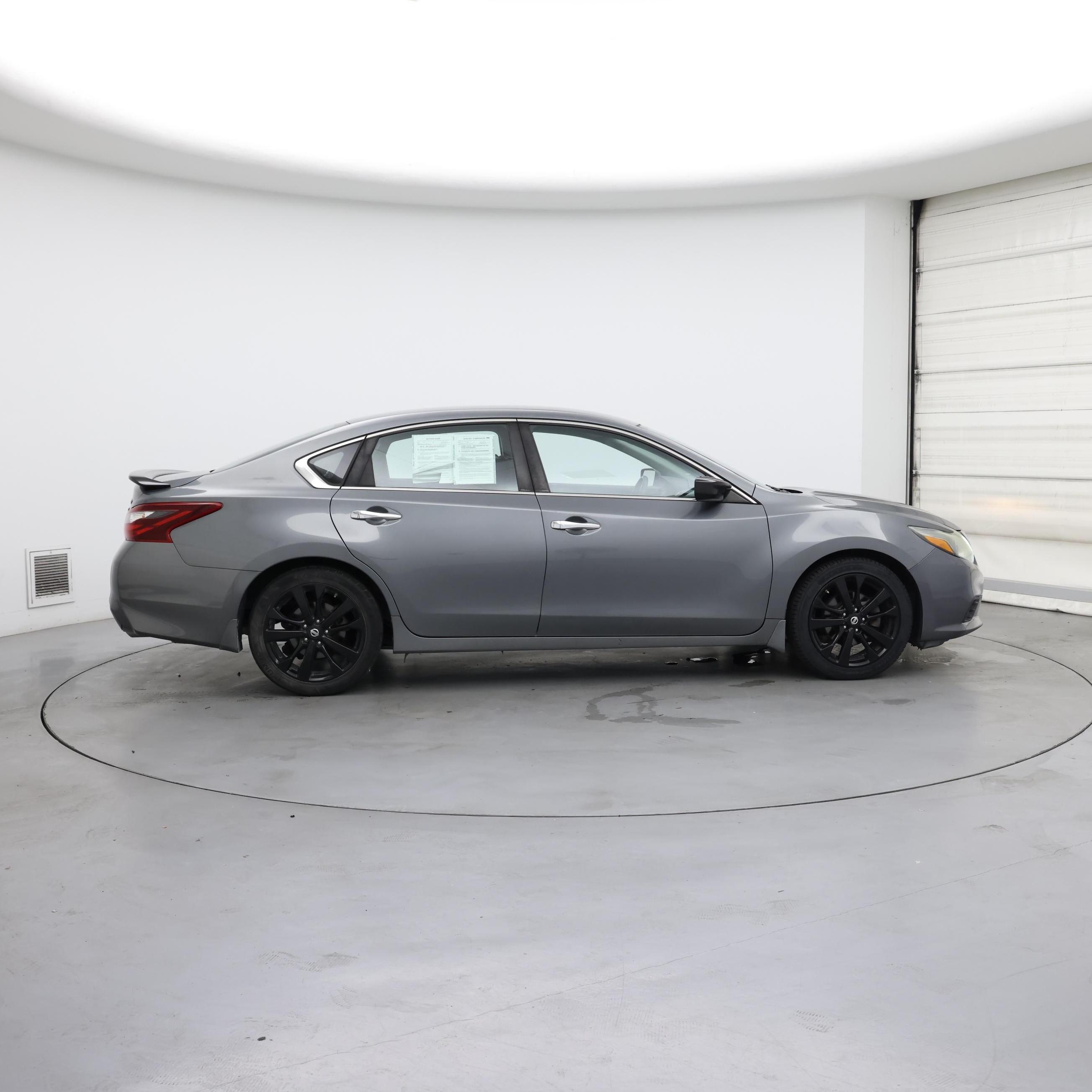Thumbnail: 2017 Nissan Altima - 7