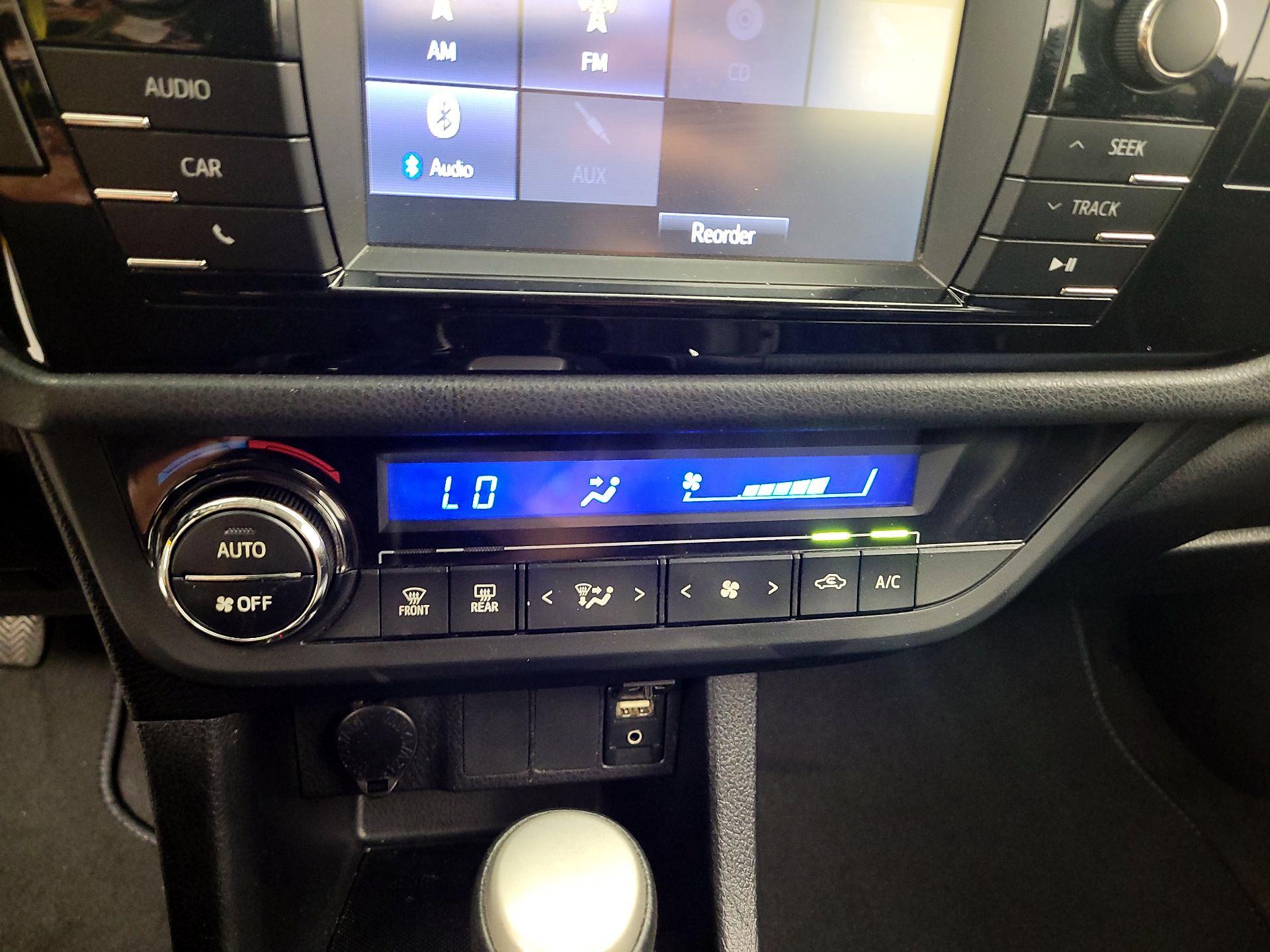 Thumbnail: 2014 Toyota Corolla - 16
