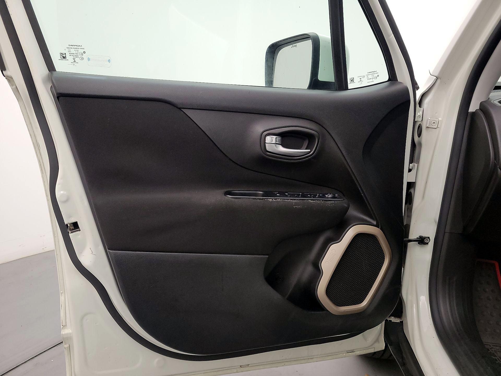 Thumbnail: 2015 Jeep Renegade - 12