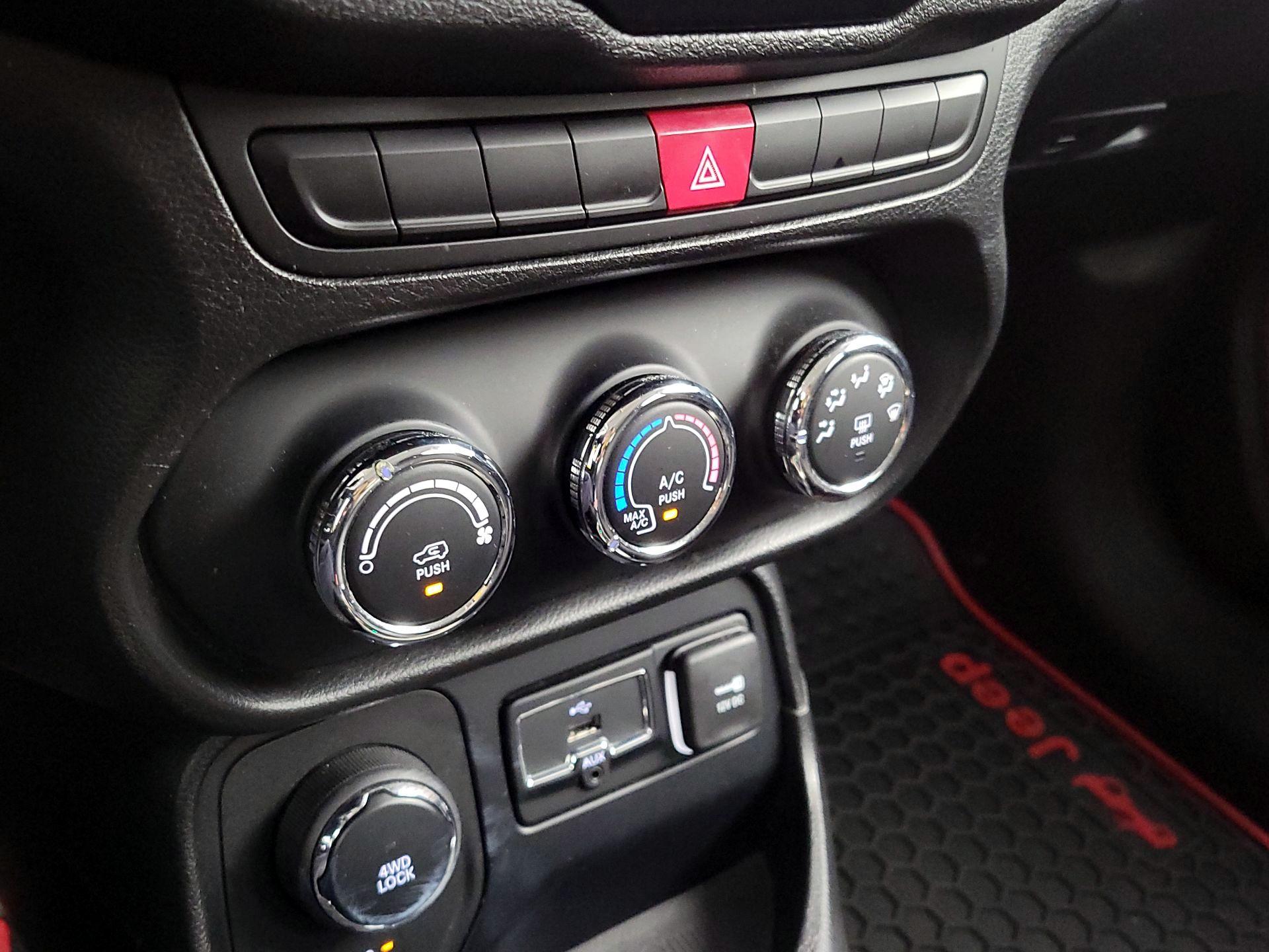 Thumbnail: 2015 Jeep Renegade - 16