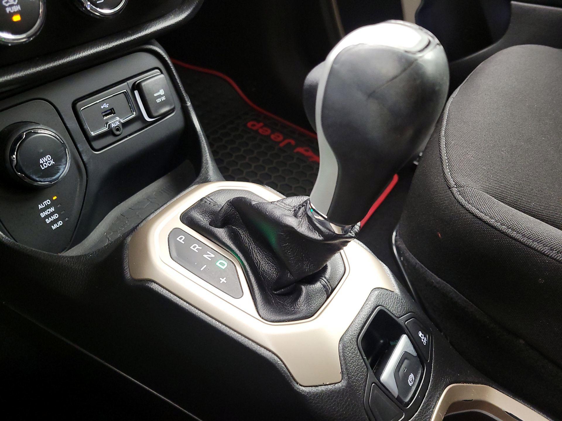 Thumbnail: 2015 Jeep Renegade - 17