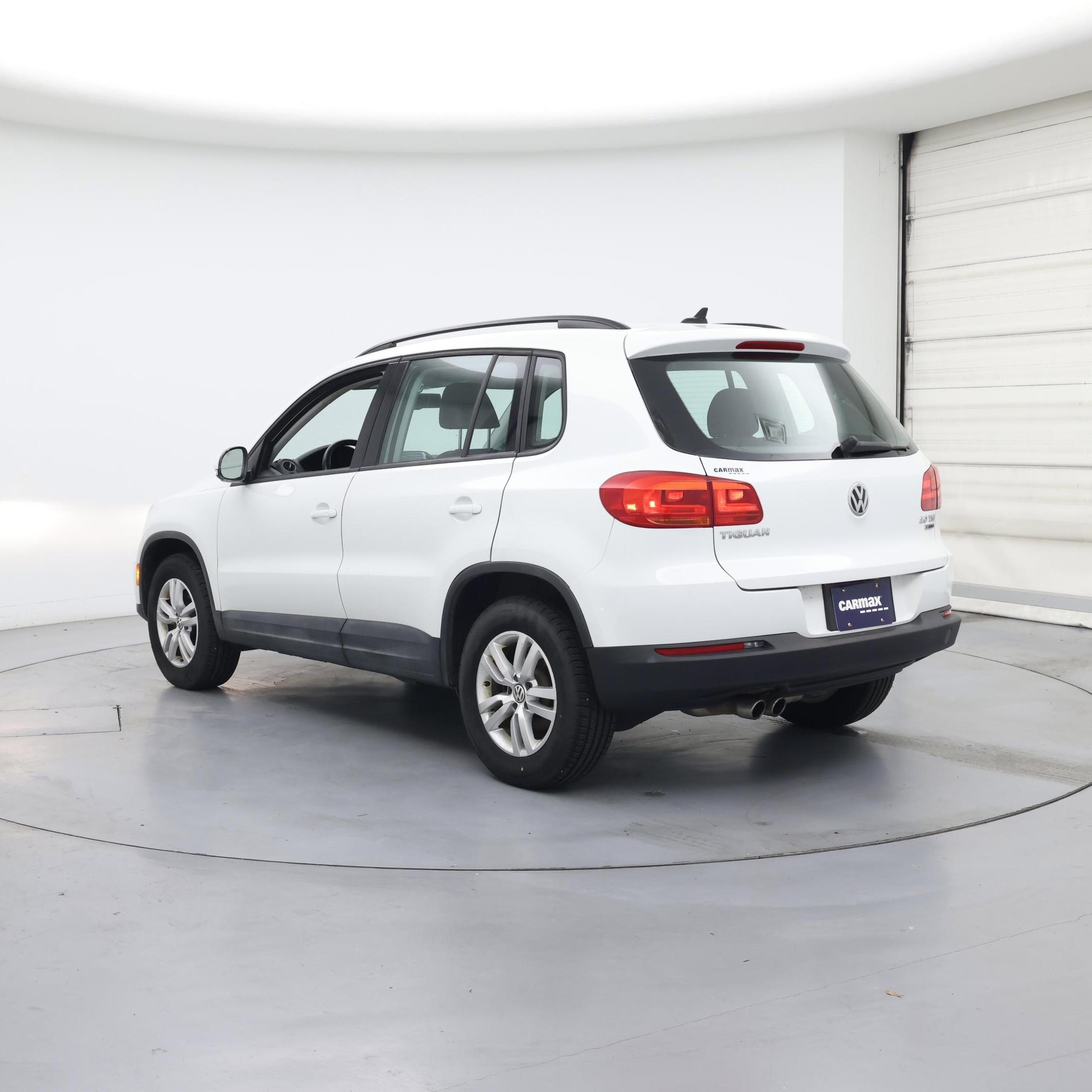Thumbnail: 2017 Volkswagen Tiguan - 2