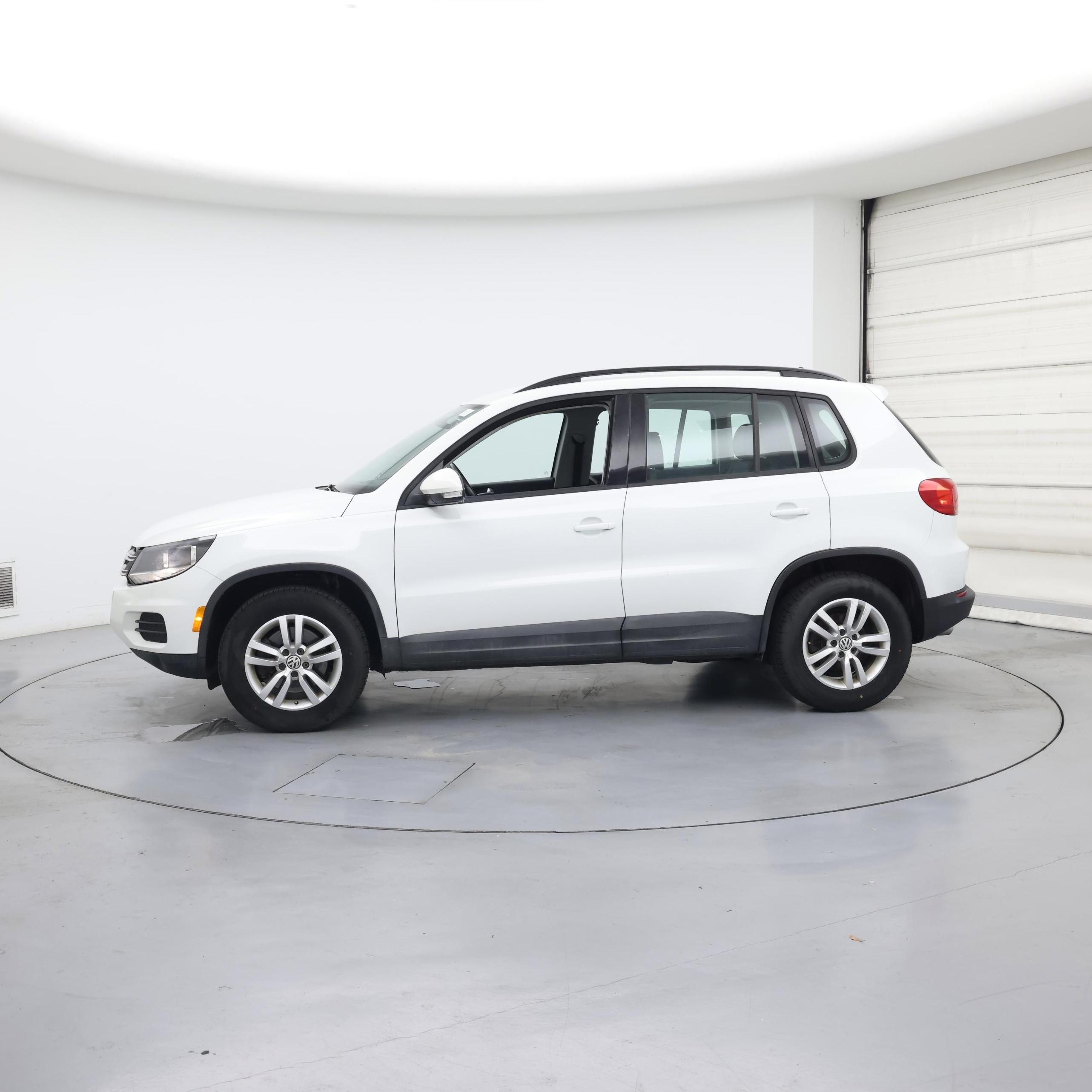 Thumbnail: 2017 Volkswagen Tiguan - 3