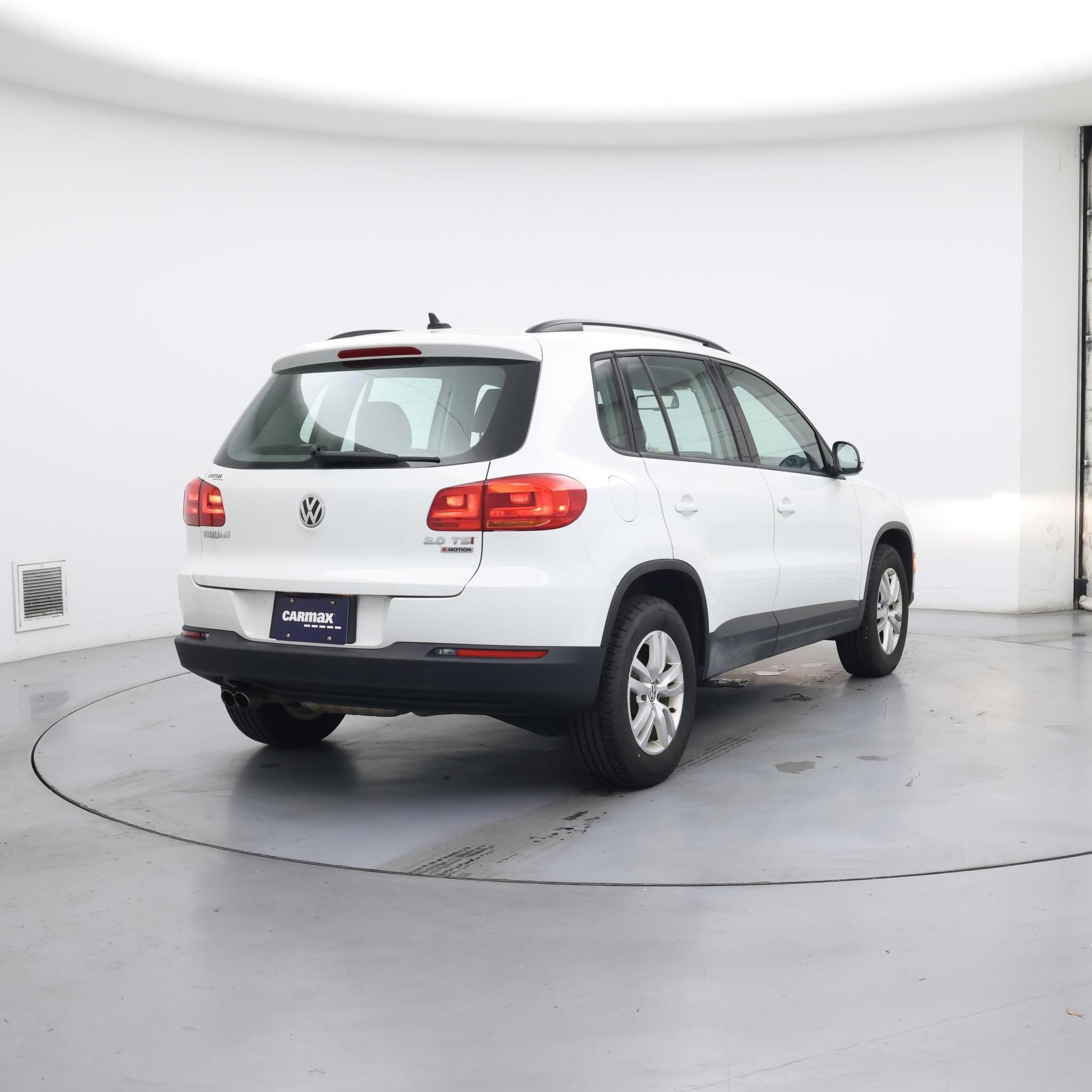Thumbnail: 2017 Volkswagen Tiguan - 8