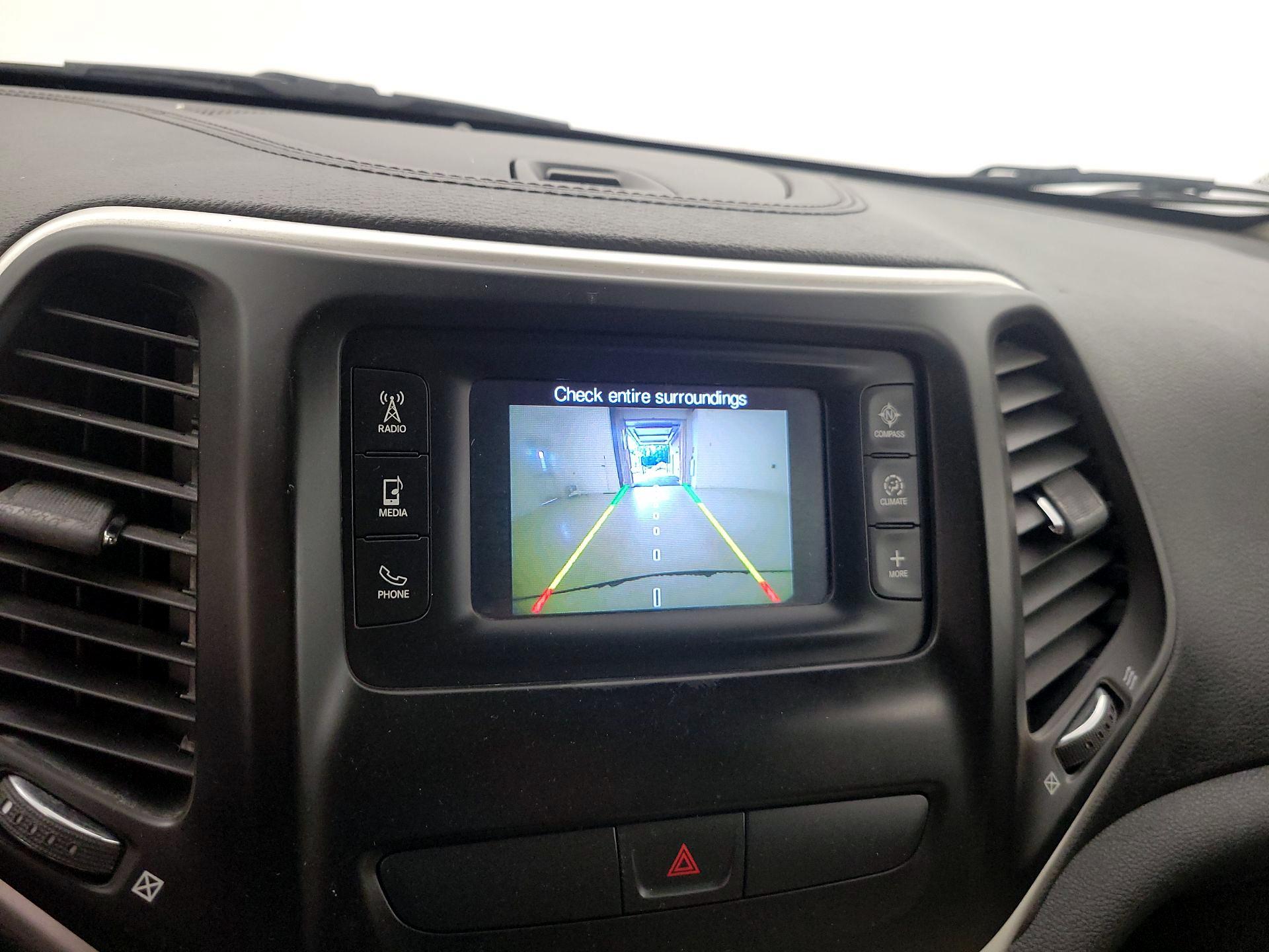 Thumbnail: 2016 Jeep Cherokee - 14