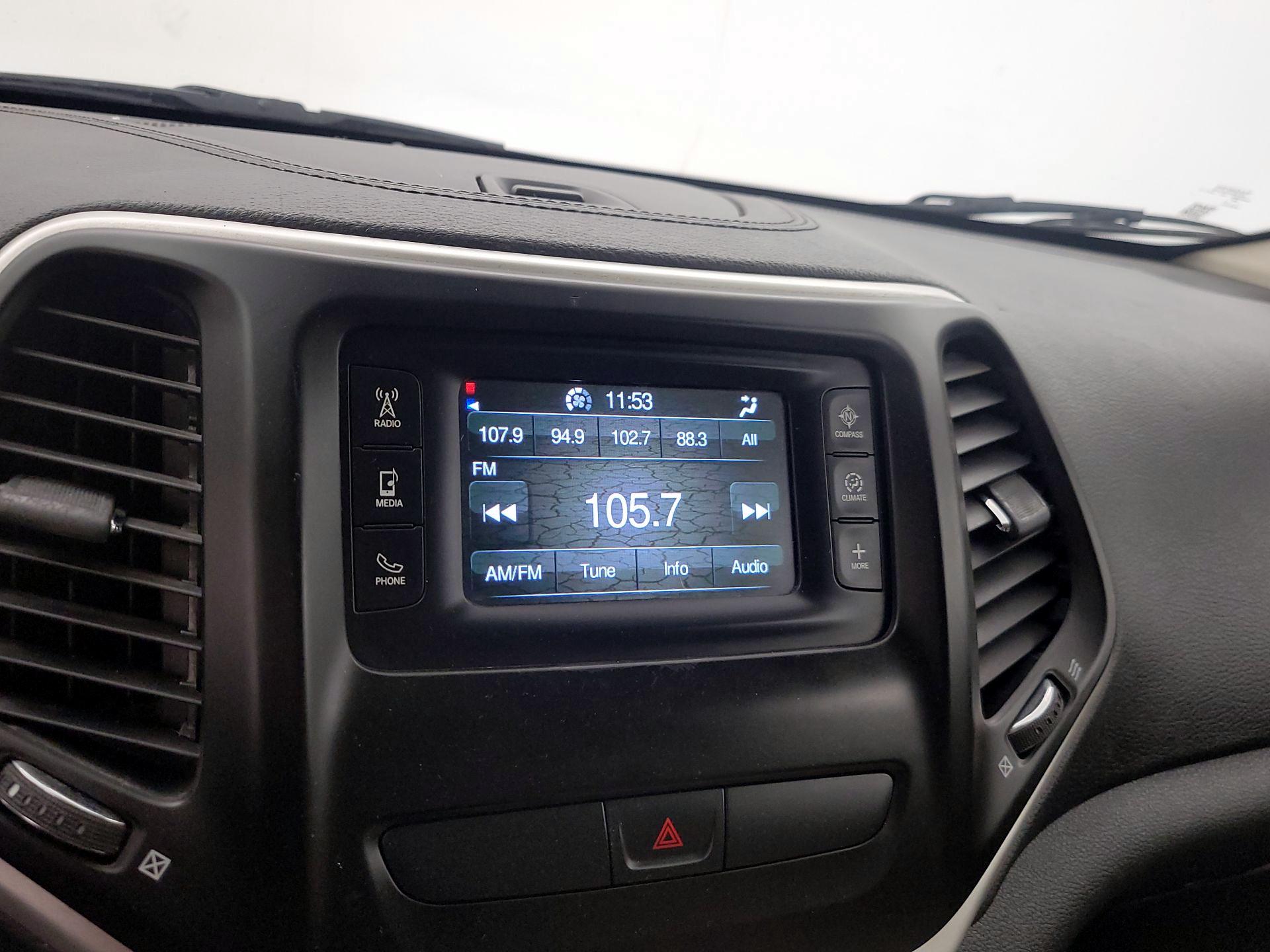 Thumbnail: 2016 Jeep Cherokee - 15