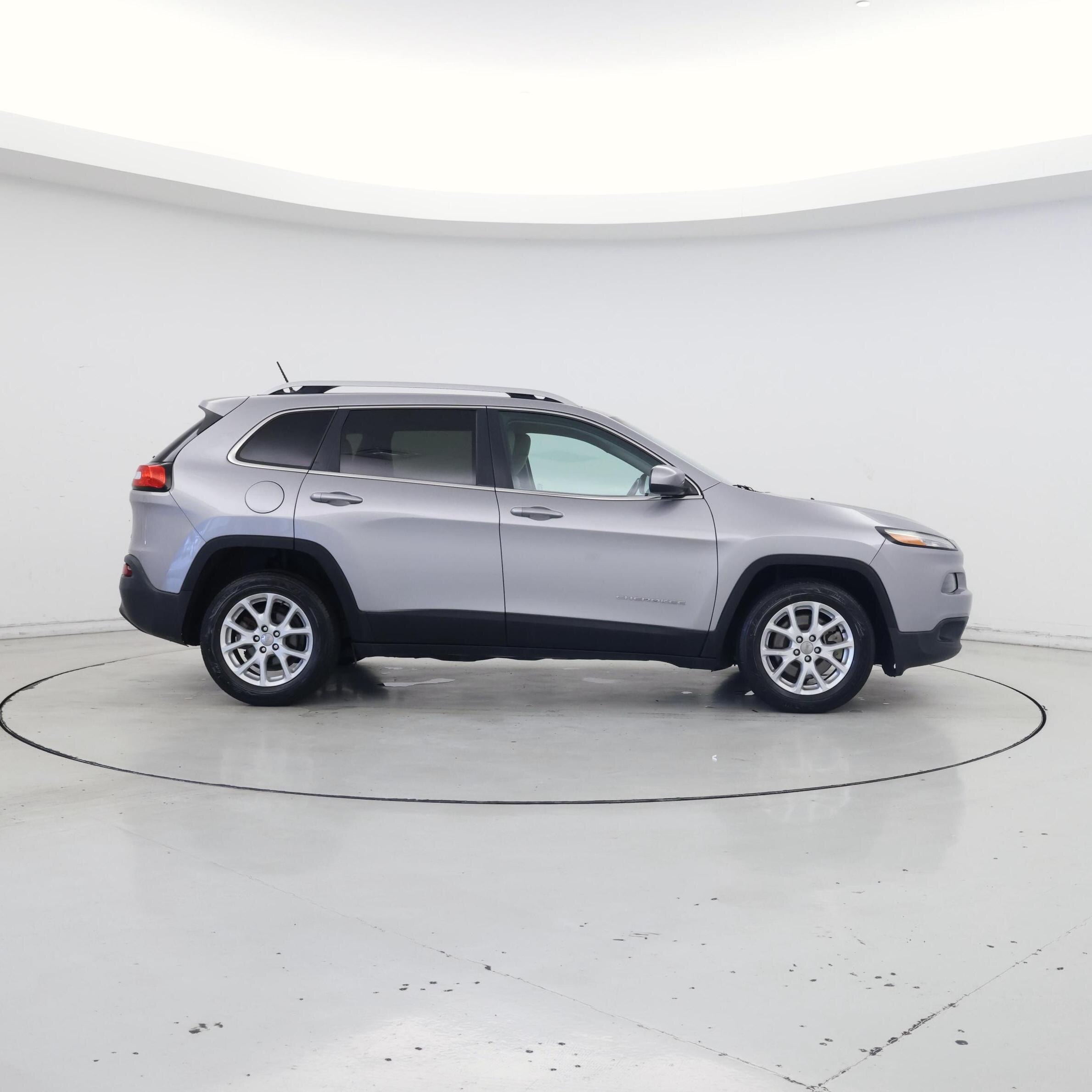 Thumbnail: 2016 Jeep Cherokee - 7