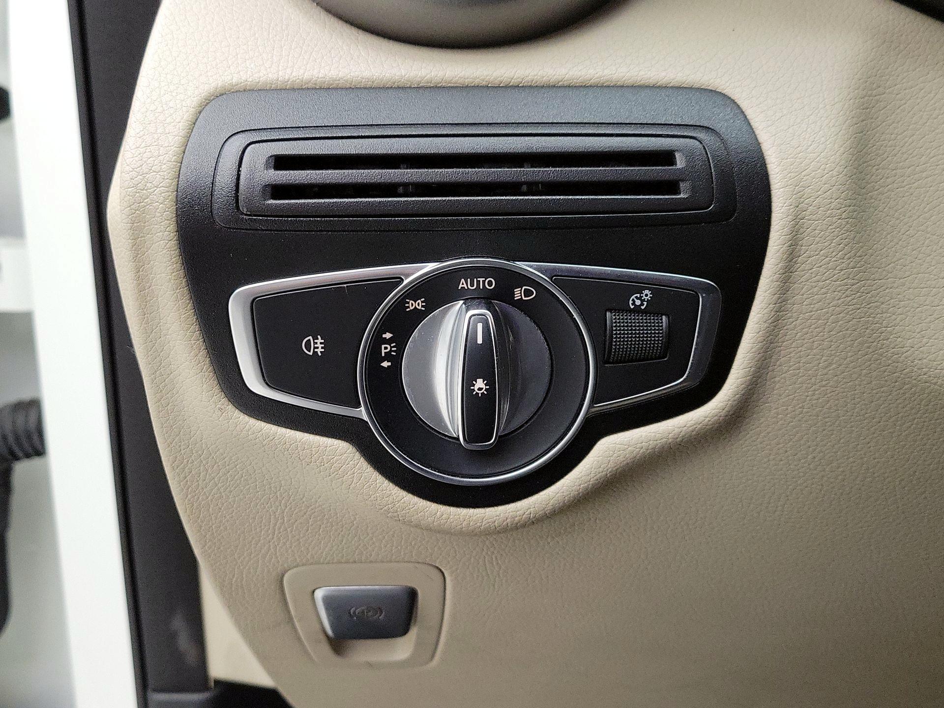 Thumbnail: 2017 Mercedes-Benz GLC - 13