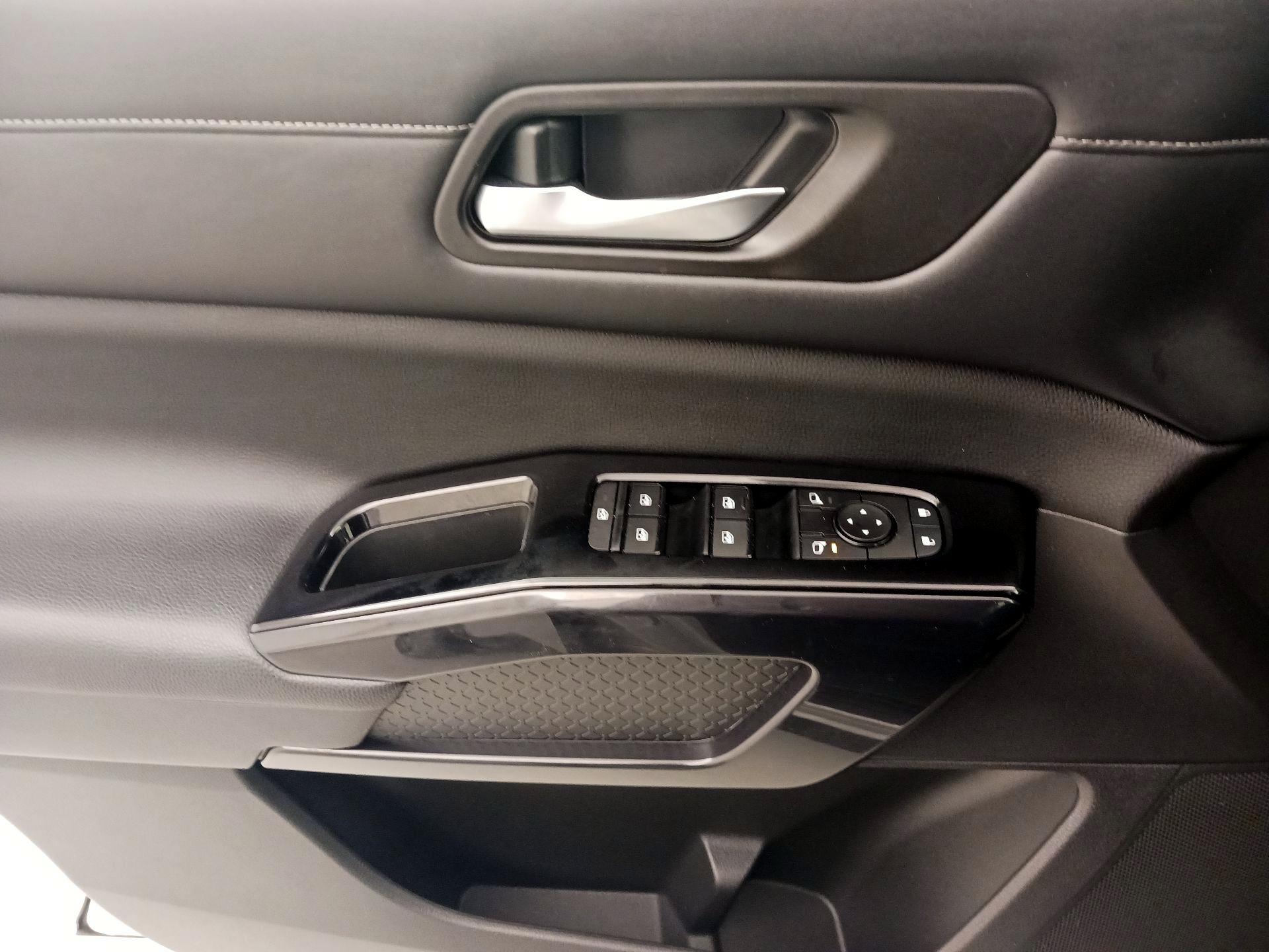 Thumbnail: 2022 Nissan Pathfinder - 12
