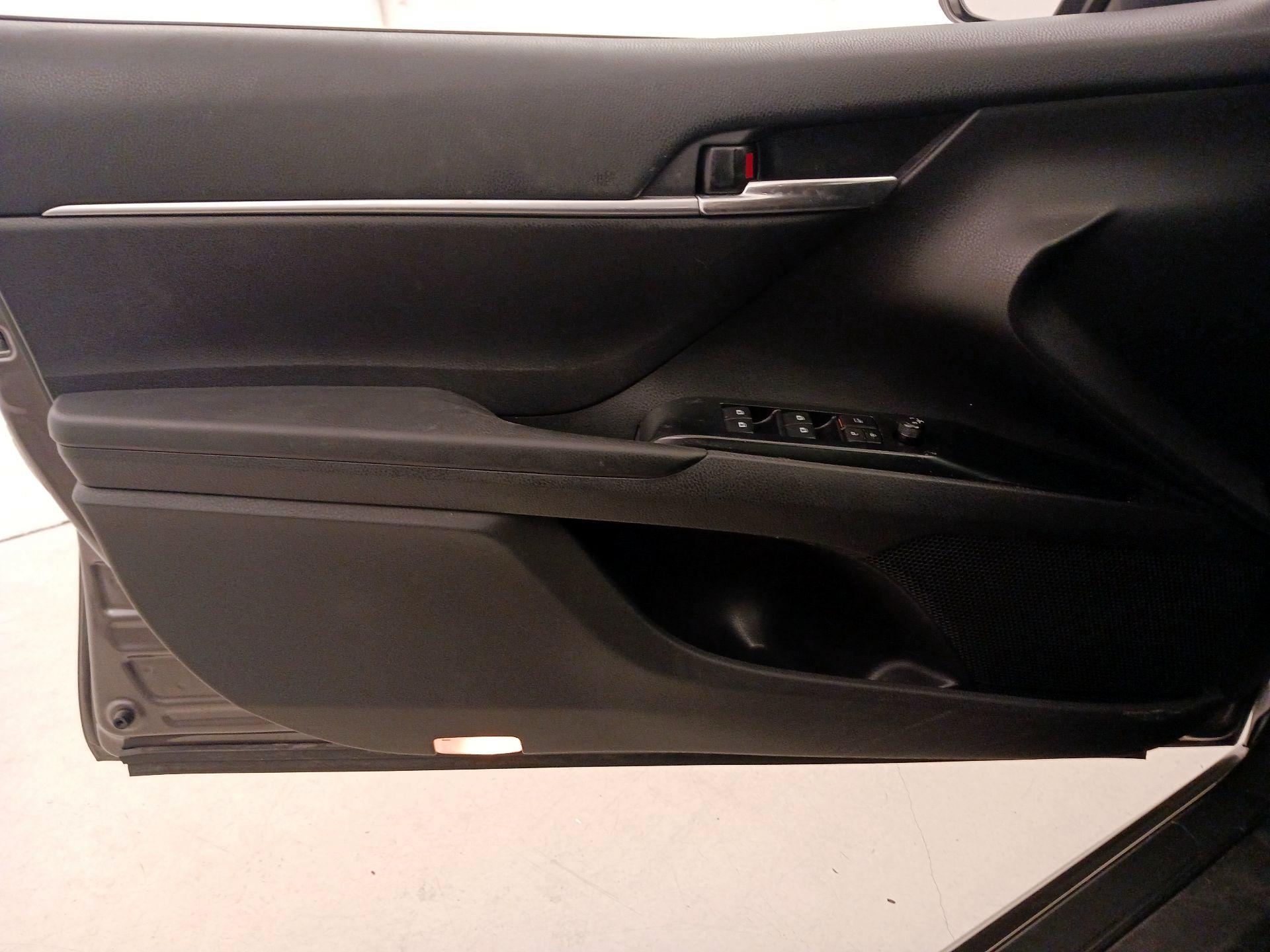 Thumbnail: 2019 Toyota Camry - 12