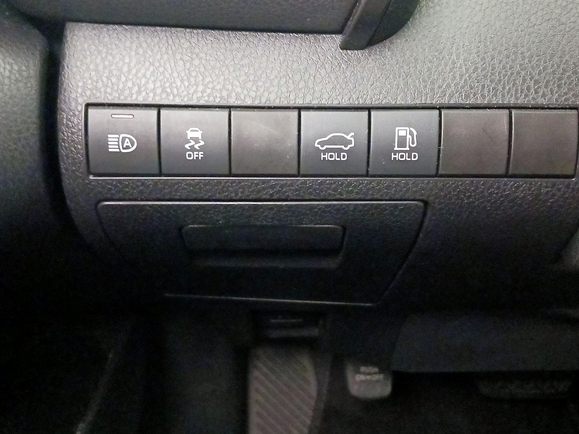 Thumbnail: 2019 Toyota Camry - 13