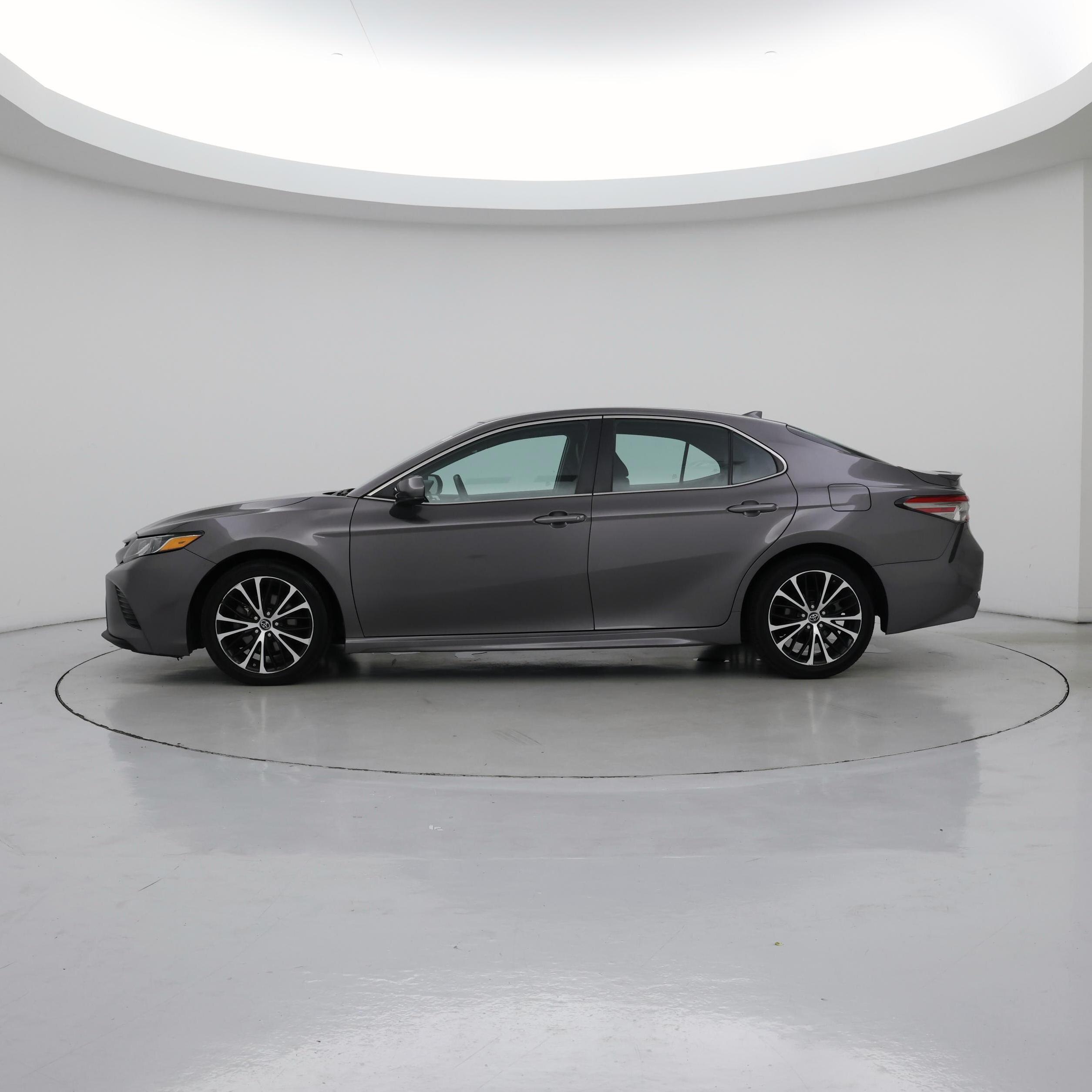 Thumbnail: 2019 Toyota Camry - 3