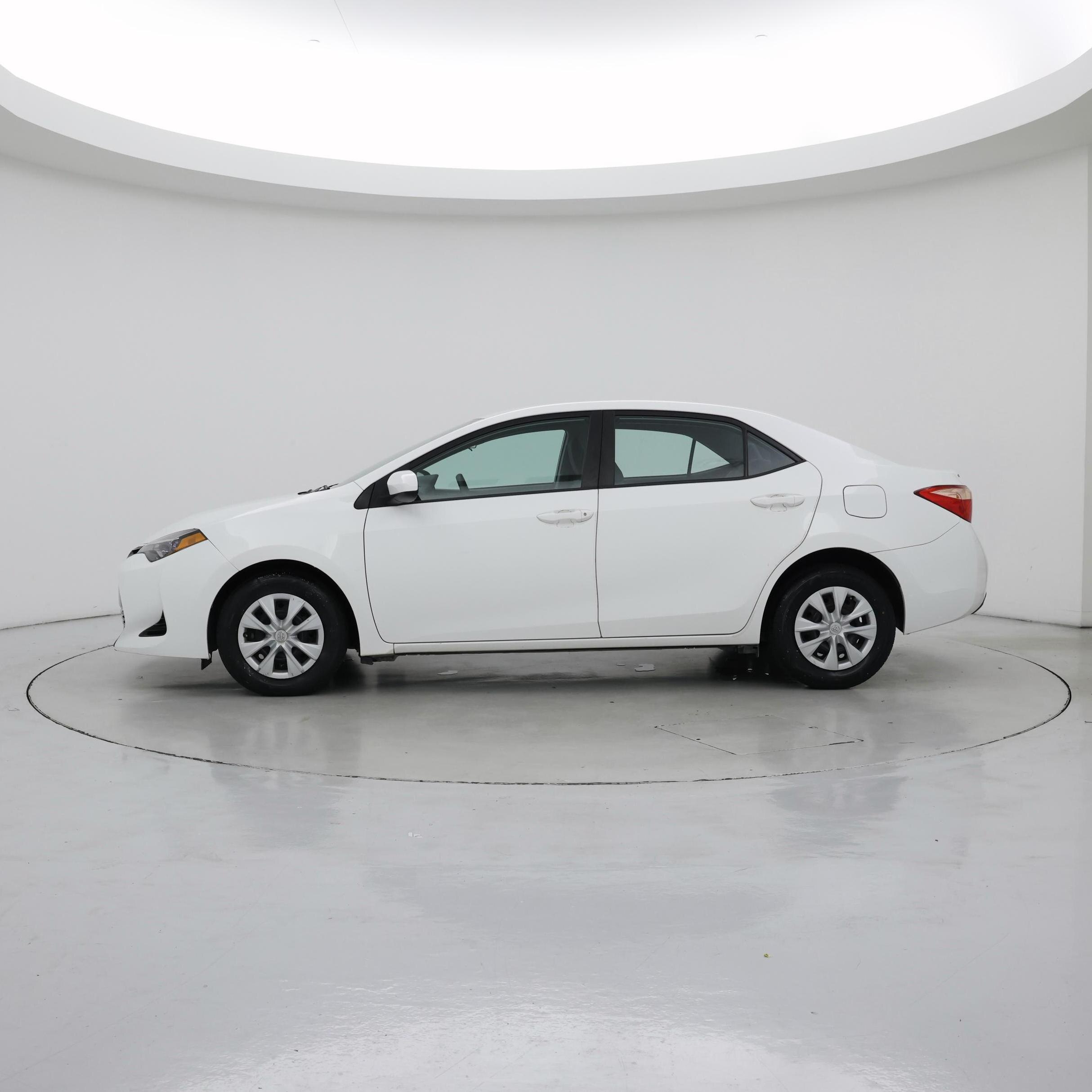 Thumbnail: 2018 Toyota Corolla - 3