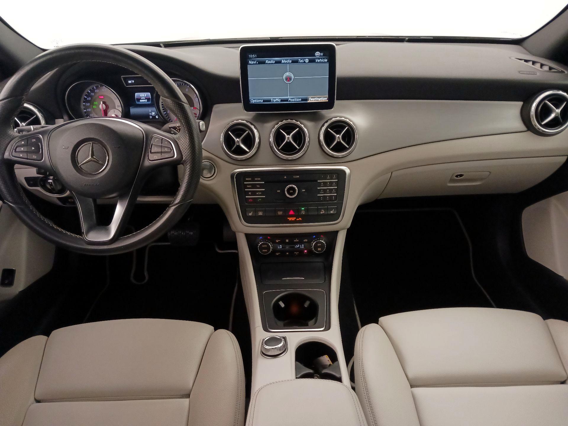 Thumbnail: 2016 Mercedes-Benz GLA - 9
