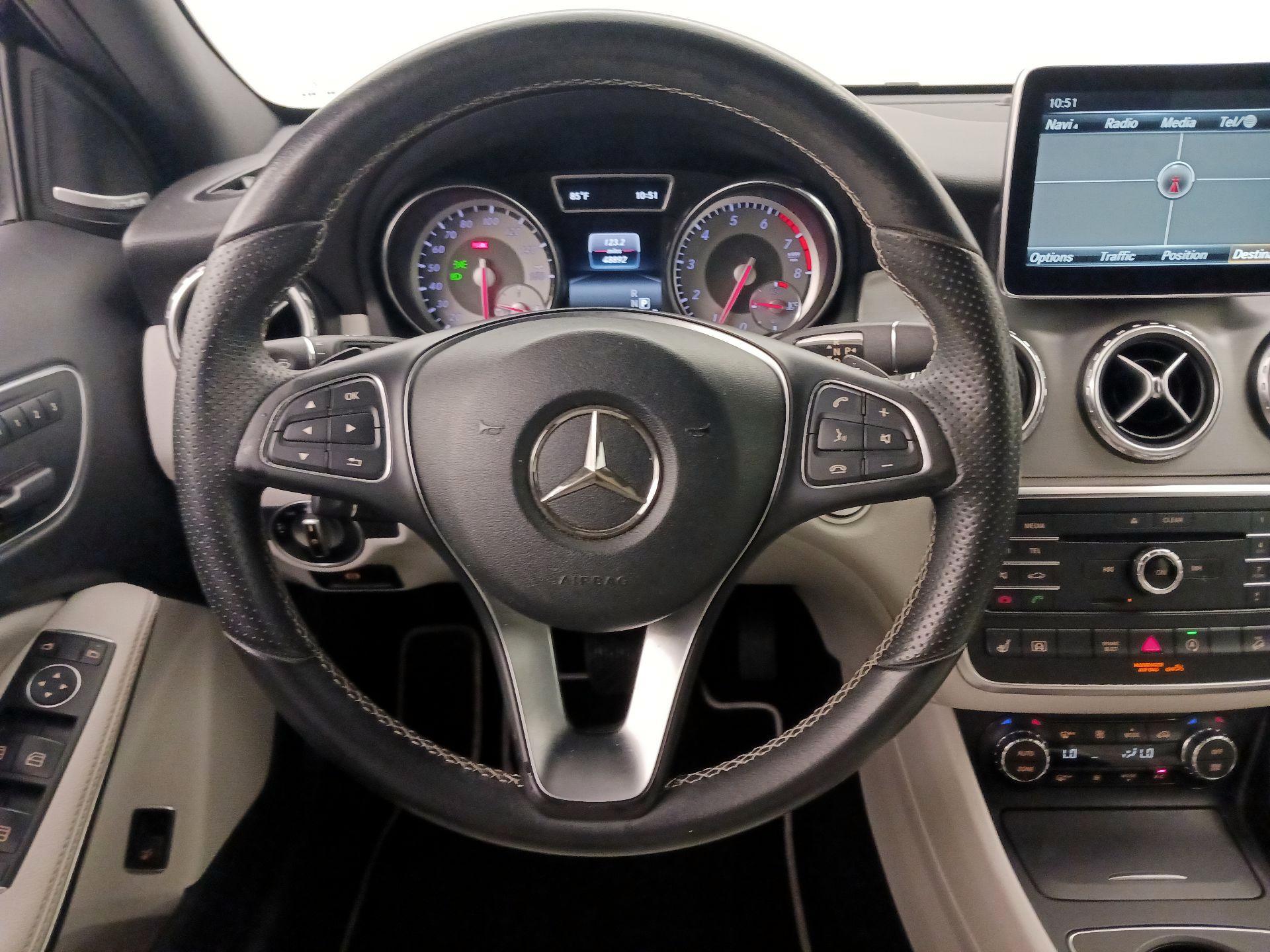 Thumbnail: 2016 Mercedes-Benz GLA - 10