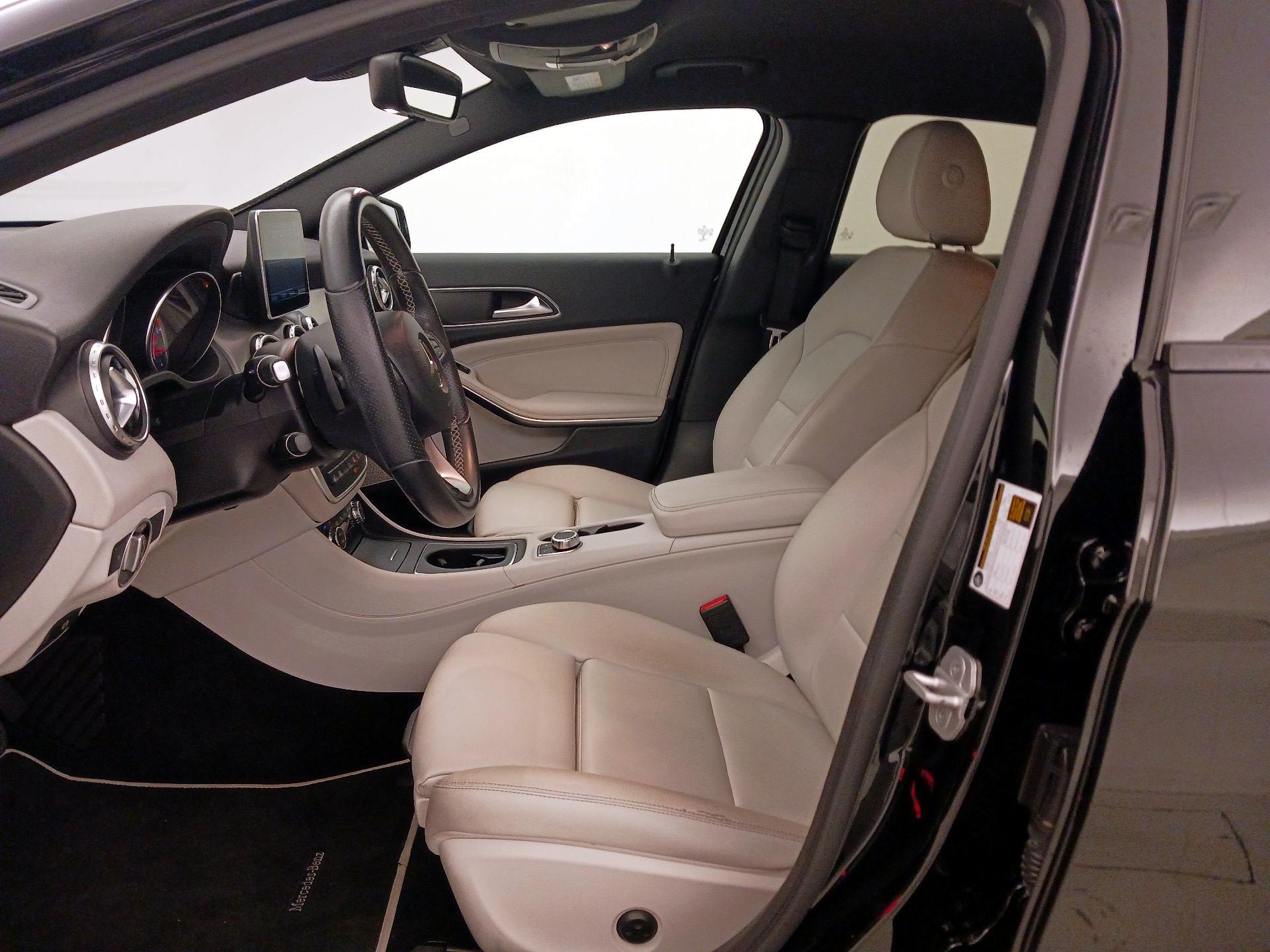 Thumbnail: 2016 Mercedes-Benz GLA - 11