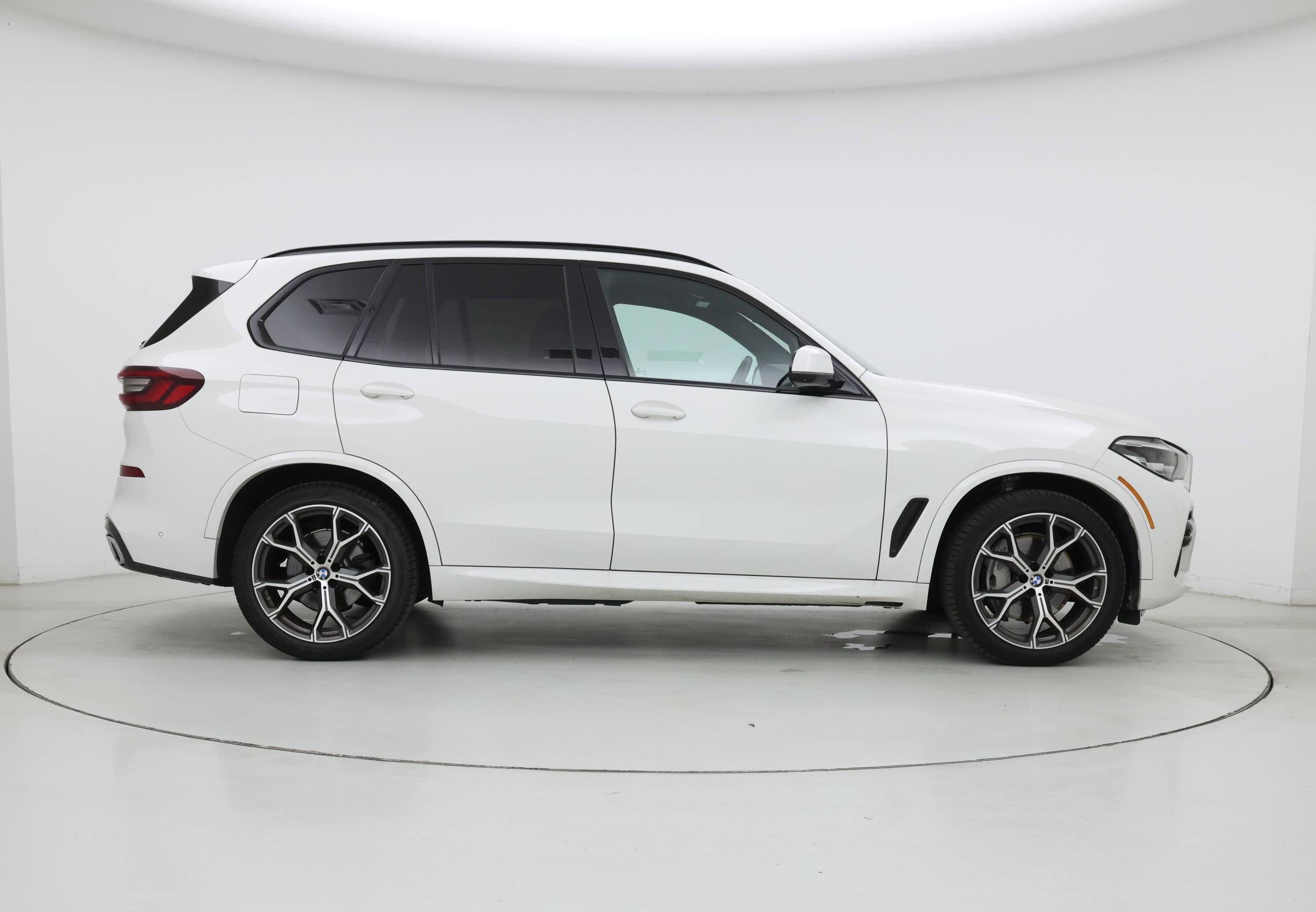 Thumbnail: 2021 BMW X5 - 7