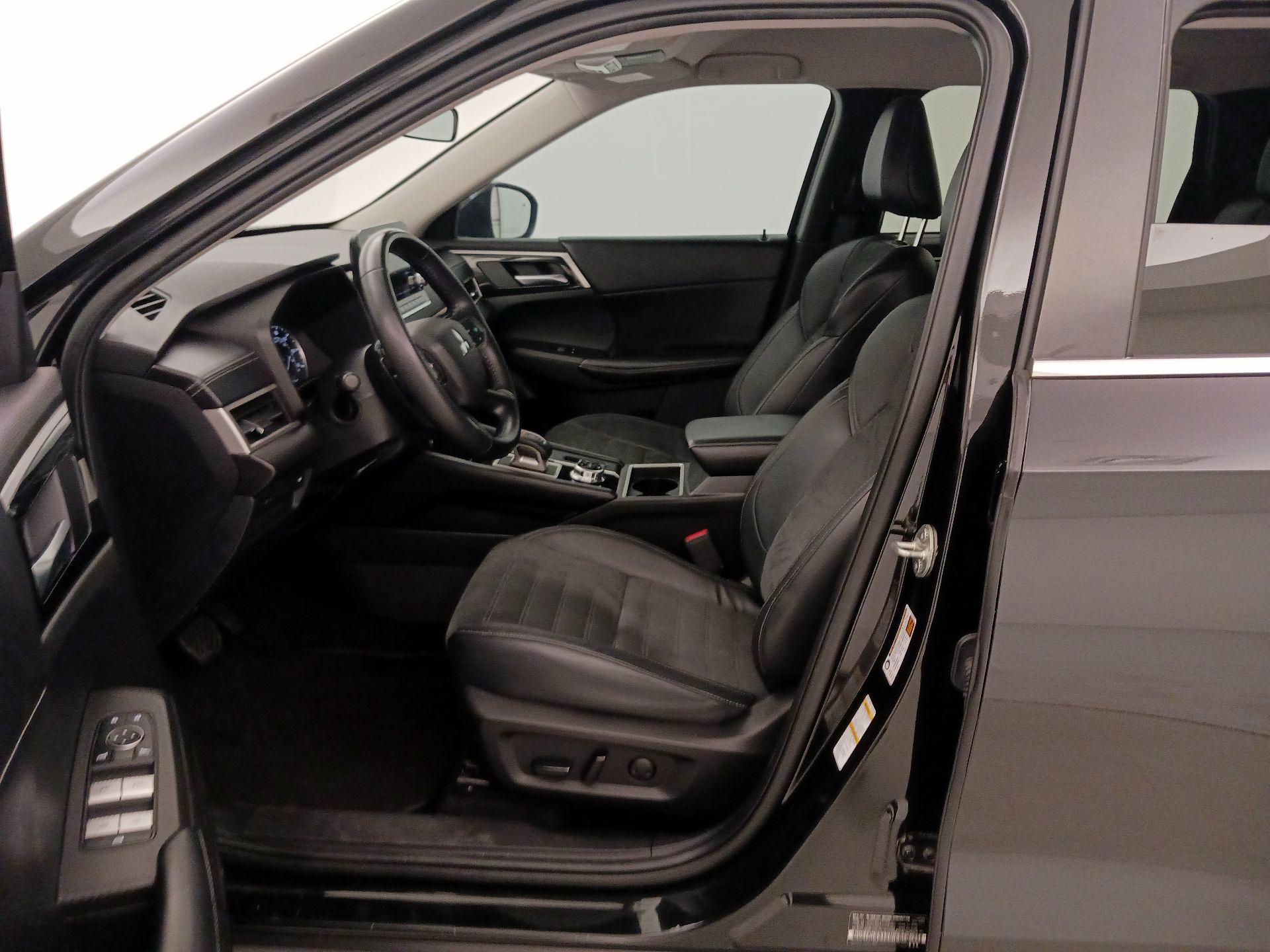 Thumbnail: 2022 Mitsubishi Outlander - 11
