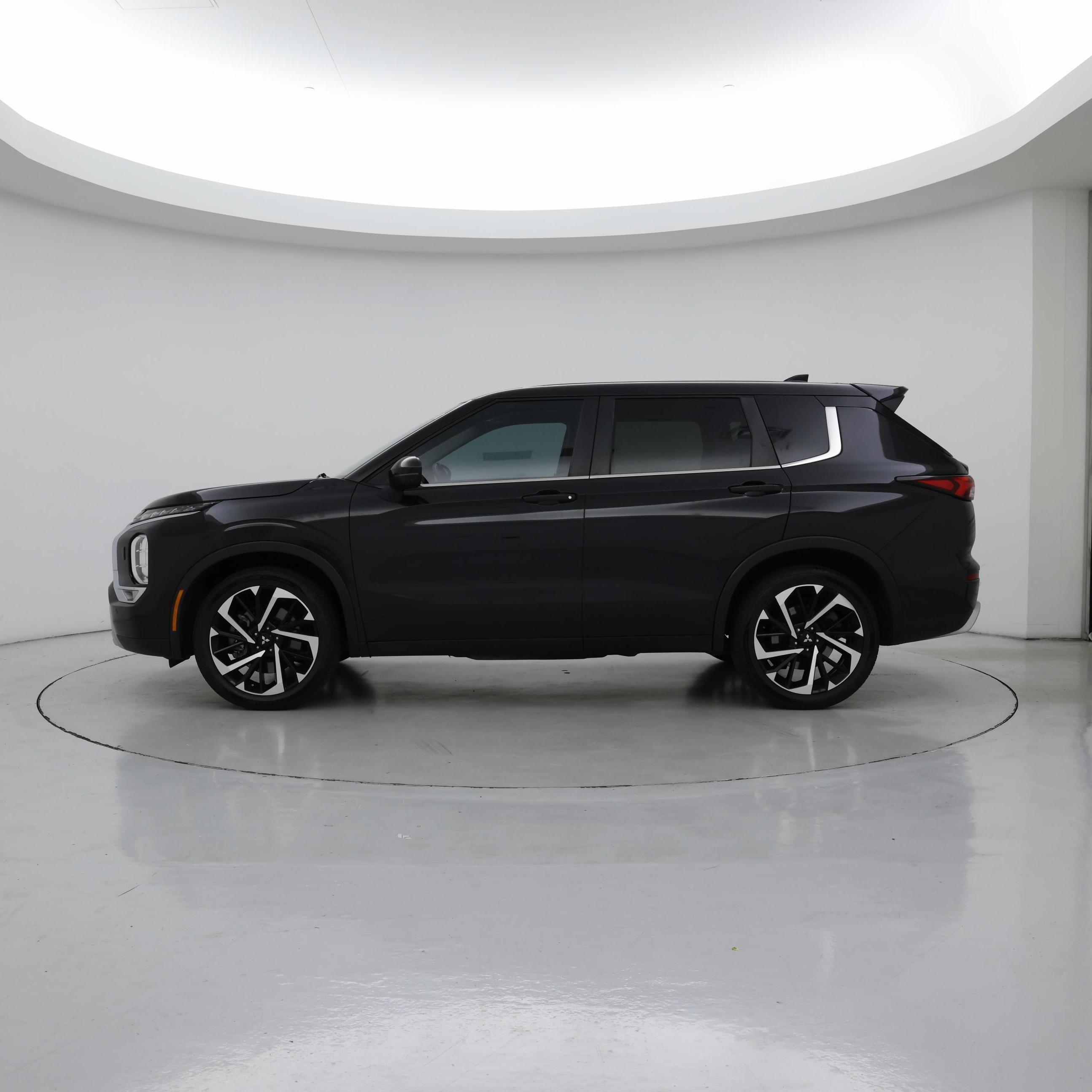 Thumbnail: 2022 Mitsubishi Outlander - 3