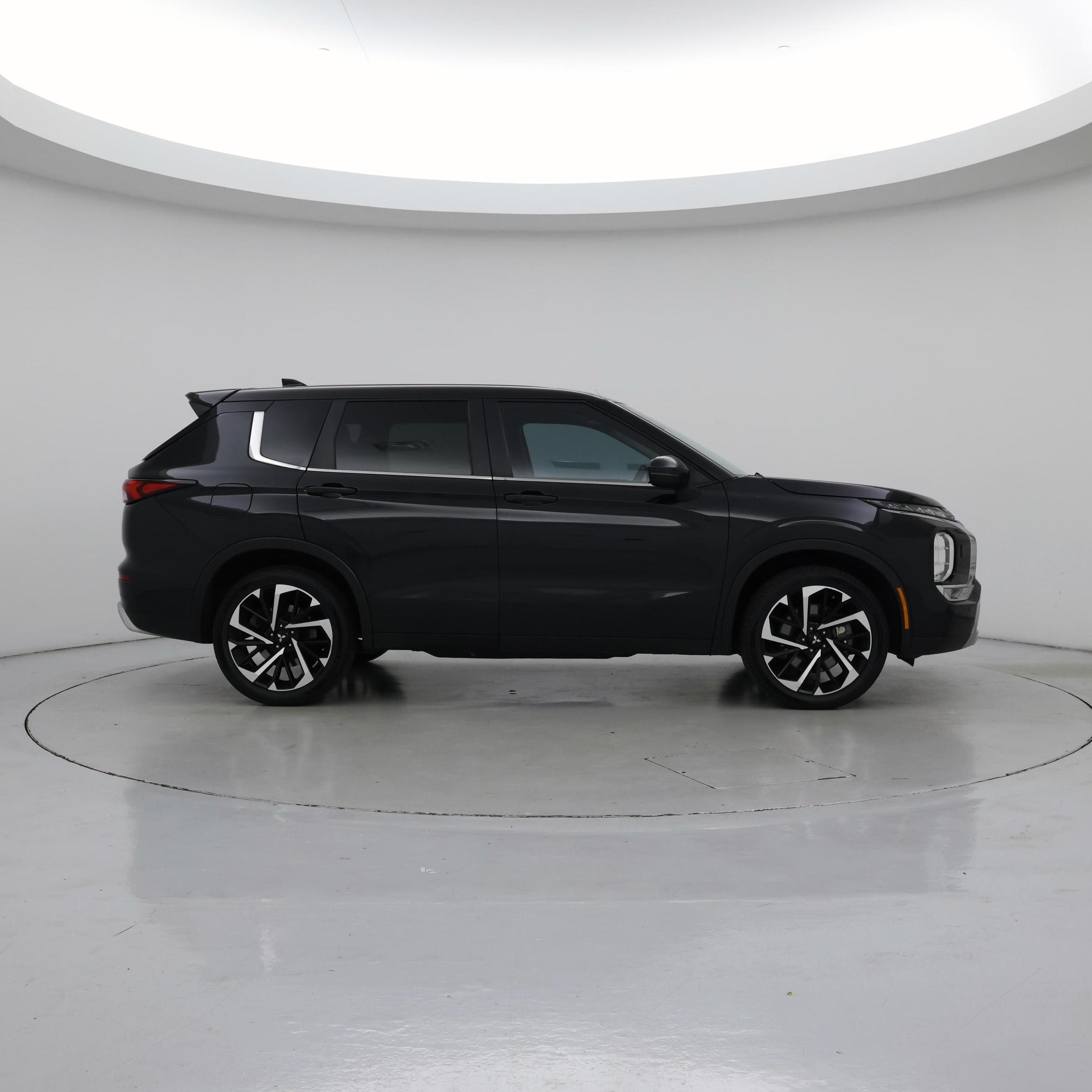 Thumbnail: 2022 Mitsubishi Outlander - 7