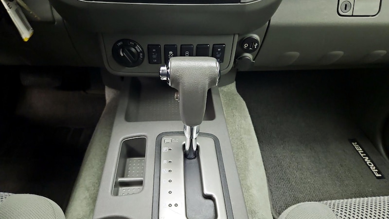 2017 Nissan Frontier SV 16