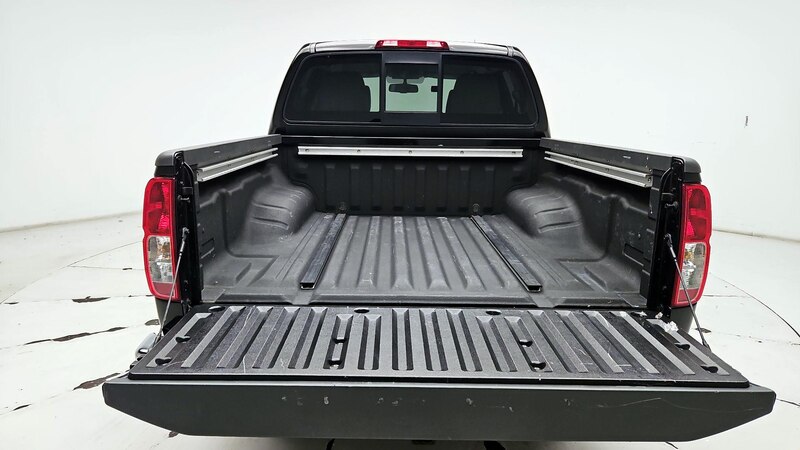 2017 Nissan Frontier SV 18