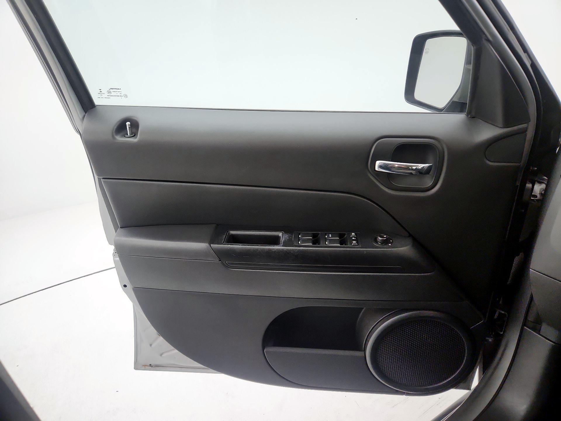 Thumbnail: 2015 Jeep Patriot - 12