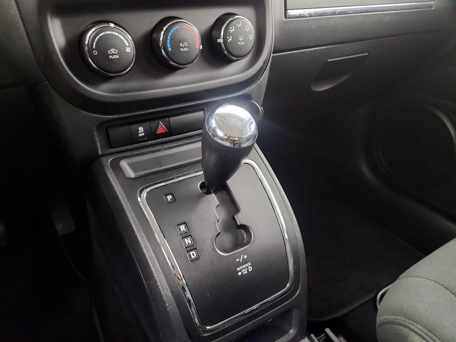 Thumbnail: 2015 Jeep Patriot - 15